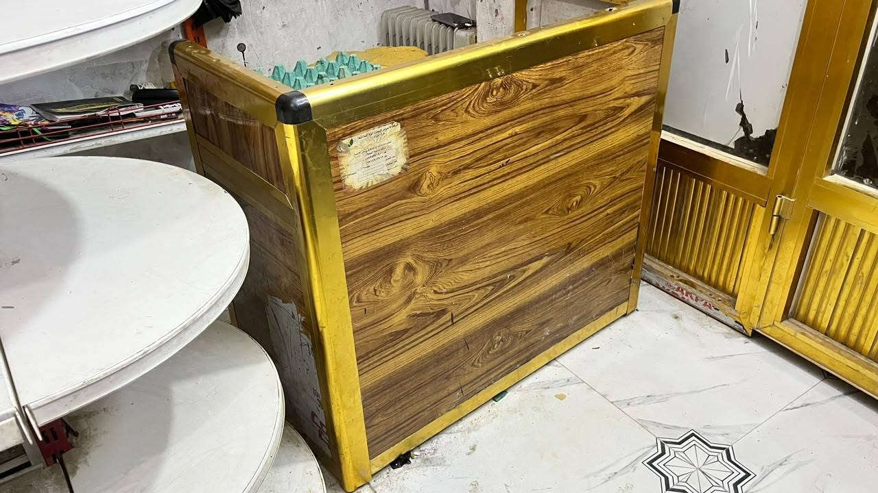 السلام عليكم
رفوف ٤٥ رف ٩ امتار
عارضات 3
وحده غاز
مجمدات 2
وحده عاطله
عارضات جبس 2
سفينه متر ونص
ميز 
للبيع  يعني محل عزلته واريد ابيع أغراضه
***********
