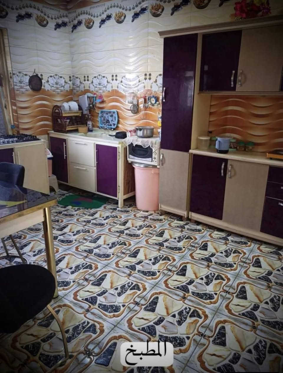 بيت للبيع مساحه 200 متر (طابو صرف)
طابق الاول يحتوي على غرفتين
 صاله واستقبال وصحيات ومطبخ 
 طابق الثاني بي غرفتين فقط
مكانه( ناصريه اسكان صناعي نهاية نزلة الجامع حي الاسرى ) سعر 135وبي مجال هاتف***********

نص مكتوب في الصور:
- الصاله الاولى
- المطبخ
- الغرف
- الصالة الثانية
- الاستقبال
- الدرج