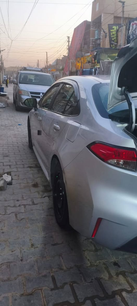 السعر ١٤٠ وبيهة مجال قليل
لحادث كما موضح بصور تبديل باب خلفي + بارد بل جاملغ خلفي
  محرك گير كفالة عامة
 رقم بغداد باسمي
المواصفات
رادار امامي ‼️

تحديد مسار + سياقه ذاتيه 
مانع تصادم 🚳 توقف ذاتي 
لدات اماميهLED 
لايت زينون بلادي عالي ناصي 
كاميرا خلفيه 📷
نظام 🍃 eco
هند بريك بصمه كهرباء ⚡
اوتو هولد⭕ 
مانع انزلاق ⛔
فول تحكمات ستيرن 
كروز مثبت سرعه 
شاشه ضبط واعطال بل دشبول 
منافذ 12V/ ⚡/تايبسي/USP
حساسات اطارات 
مكان السيارة : بغداد شعله 
السياره ماشية :70  الف

للاتصال :‏‪***********‬‏
كورلا موديل 2023LE ياباني اصلي وارد امريكي مكينة 2000 بدون دواخل بدون ايرباك كله بلادي على وضع الشركه

