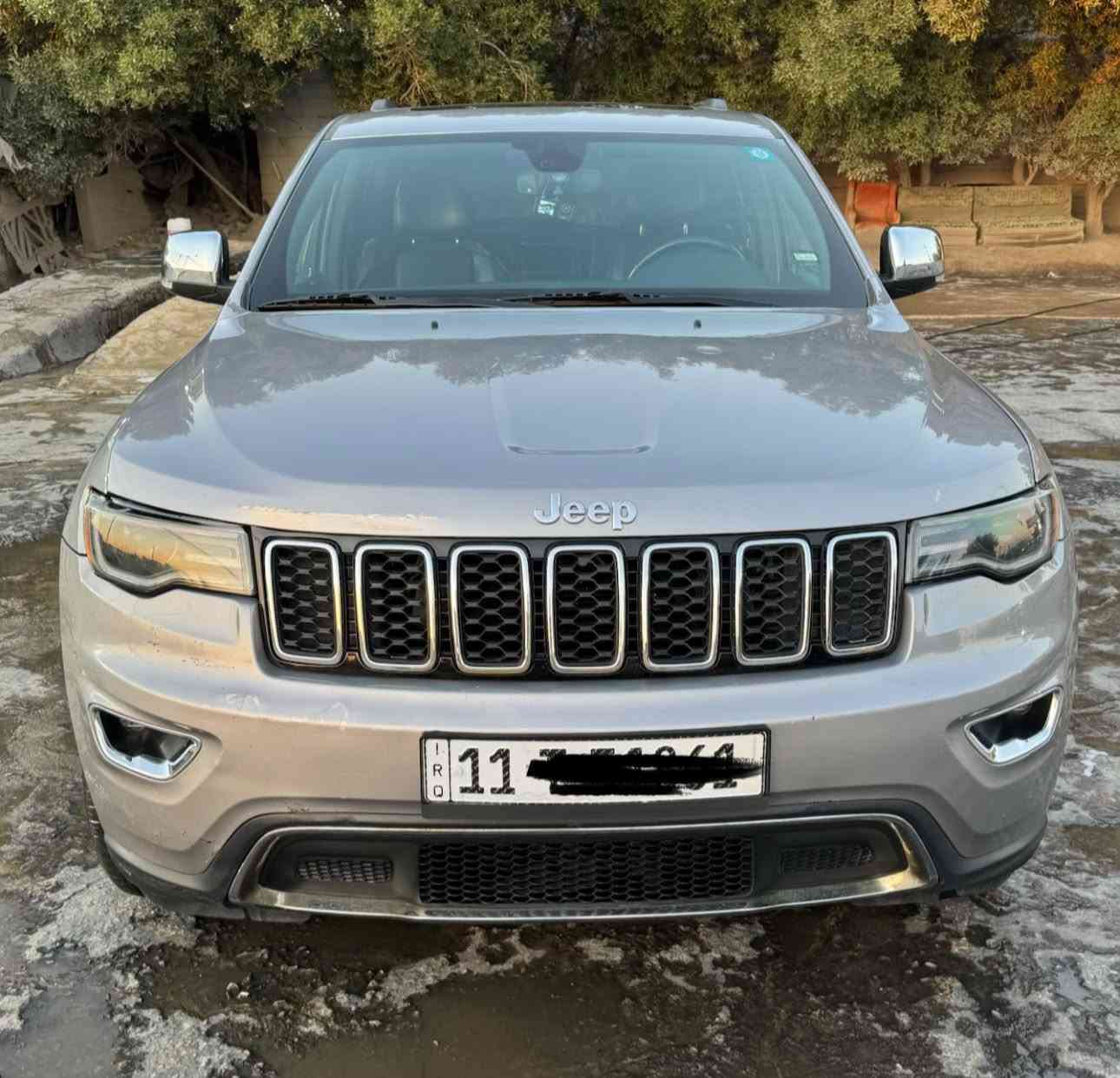 جيب كراند شيروكي لمتد للبيع
ضرر سطحي بابتين الجانب الايمن وجاملغ الخلفي فقط
اللون / سلفر  
الموديل /  2019
ماشيه 100 الف كيلو
حساس خلفي & أوتو بريك 
رادار جانبي / يمين & يسار 
بصمة تشغيل عن بعد
شاشة كبيرة 
كشنات تدفئة & تبريد  
كشنات جلد اسو 
ستيرن تحكمات فول & تدفئة ستيرن
نظام البانزين / Eco, Normal & Sport
مداخل / AUX & USB
المحرك / 3600 
صندوق شفط و كهربائي  
فتحة بنورامية  
وبعد بيه هواي مواصفات 
مكان السيارة / بغداد
السعر215 ورقة وبي مجال 
العنوان بغداد زعفرانية 
***********
