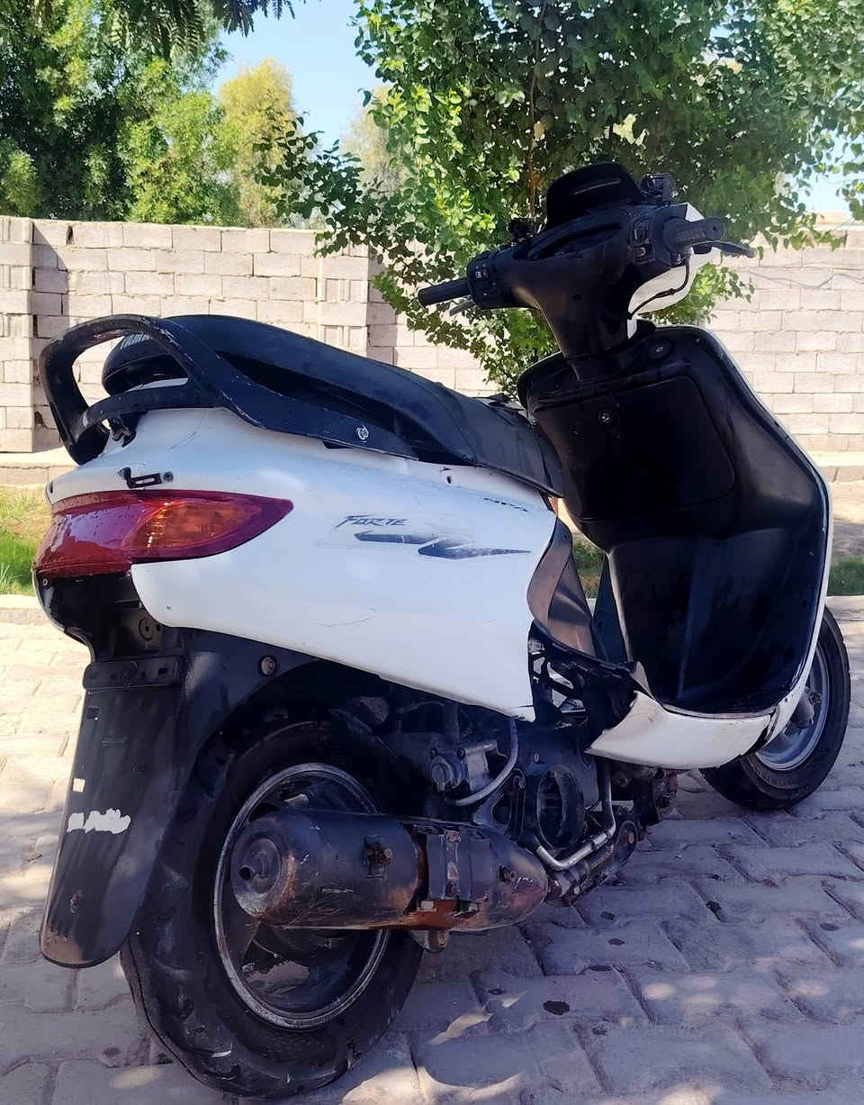 السلام عليكم للبيع فراشه فحل دراجه جاهزه مذب عليه ولا ربع مكينته خرسه ناااعمه كلش سلف هندر كهربائيات كله شغاله لايت بك لايت قفل جنطه شلعه ومعدلل شك لكاع السعر 375 وبيه مجال المكان نجف الاستفسار ماسنجر او اتصل ***********
