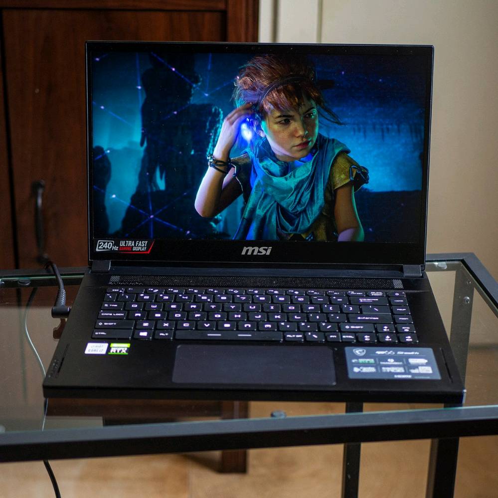 لابتوب العاب جيمنك: MSI Stealth GS66  
​المعالج (CPU): Intel Core i7-10750H (الجيل  العاشر، بقوة وكفاءة عالية جداً للألعاب والتطبيقات الثقيلة).
​الذاكرة العشوائية (RAM): 16 جيجابايت.  
​التخزين (Storage): قرص تخزين سريع جداً من نوع NVMe SSD.  حجم 500
​الشاشة (Display): شاشة فائقة السرعة بمعدل تحديث 240Hz Ultra Fast، تمنحك سلاسة فائقة في الحركة والألعاب.  
​كرت الشاشة (GPU): NVIDIA GeForce RTX (2070 8g super max q)
​نظام التبريد: نظام تبريد متطور وفعال Cooler Boost Trinity+ للحفاظ على حرارة مستقرة أثناء الضغط العالي.  
​البطارية: بطارية ضخمة بسعة 99.9 واط/ساعة
شنو الحالة العامة للجهاز هسه؟ بيه أي خدوش، ضربات، أو مشاكل مخفية غير اللي مبينة بالصور؟: 
نظافة فول
شكد صحة البطارية تقريباً؟ وتشتغل تقريباً شكد على الاستخدام العادي؟: 
صحتها 91%
الموقع بغداد ولايوجد لدي توصيل 