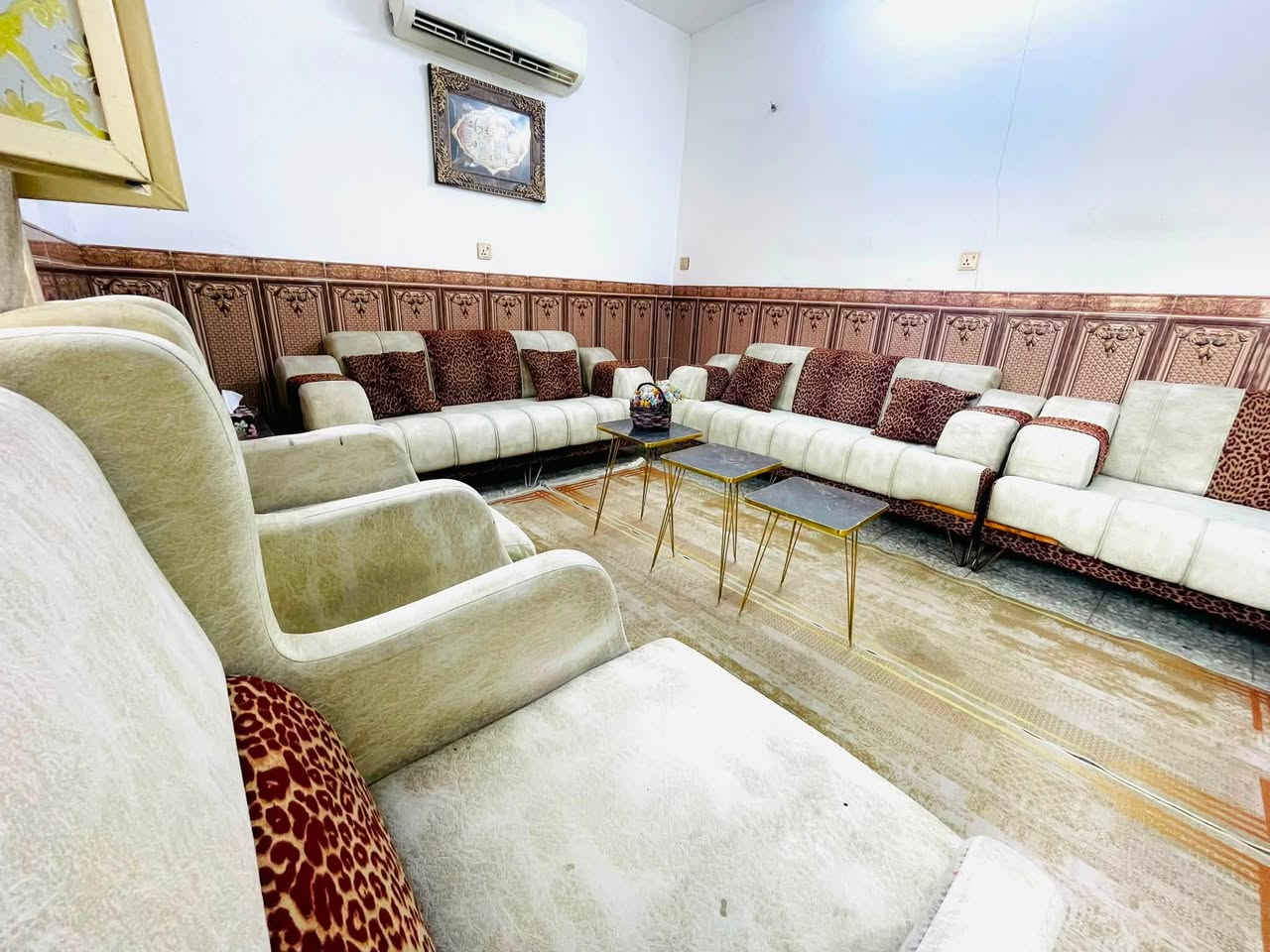 تخم تزكام تكمه ثكيل جدآ بلوك اسود  ١٠ مقاعد ما بيه اي ضرر كوشات هديه السعر ٣٢٥ وبي مجال العنوان البلديات الرقم ***********
