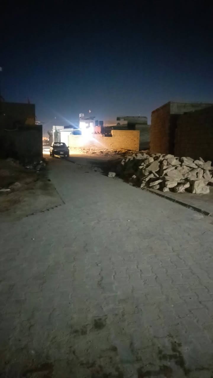 دار للبيع مساحه 400م  اقرار محكمه زراعي السكك يبعد عن بيوت الطابو 100متر
المنطقة مخدومه بكافه الخدمات ماء كهرباء نت ضوئي مقرنص مجاري البيت يفتح على شارعين أمام البيت وخلف البيت 

بناء جديد 

السعر خاص ***********
