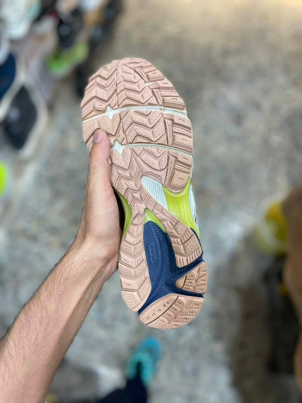 ازيكس اصلي غير مستخدم
قياس 44 
طول القدم 28 cm
موديل حديث 
مشبك يدخل هواء الى 
القدم فوم طبي وزن خفيف
ارضية مانع تزحلق وصدمات حماية للقدم

متوفر توصيل لبغداد والى المحافضات

عنوان المحل سوق بغداد جديدة خلف عمارة 
الكبيسي
*********** الحجز فقط واتساب او خاص
