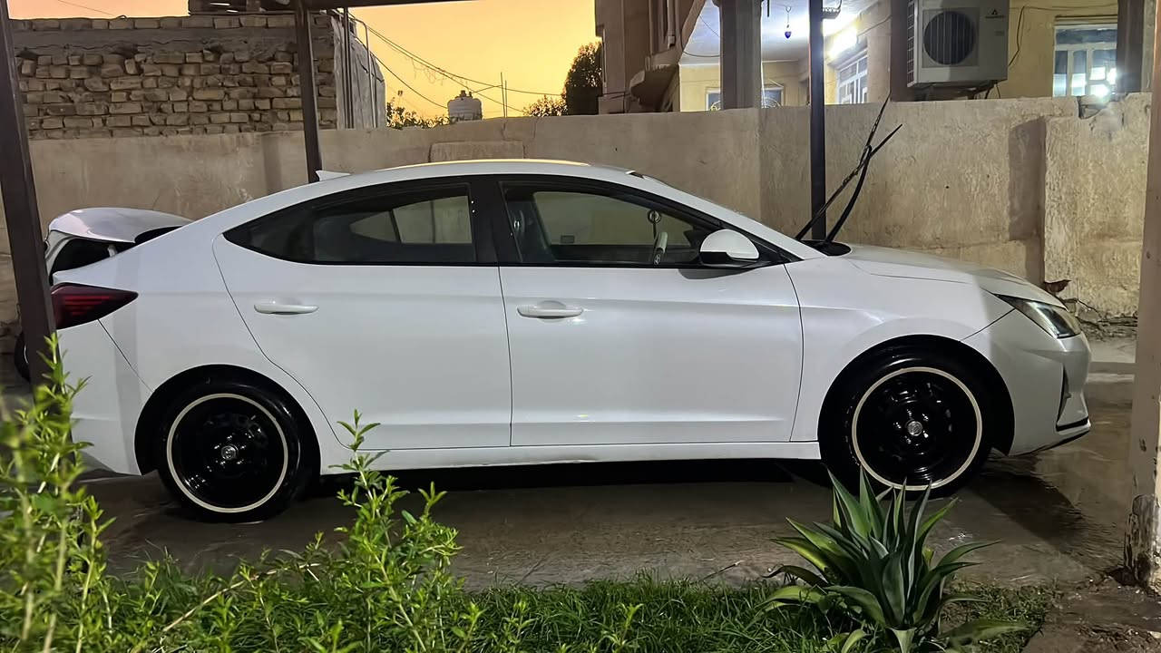 اسلام عليكم الانترا وراد امريكي 2019 رقم اربيل بسمي كير ايتي مكينه 2000 دوش صور الحادث موجوده بيه تقشير بلقماره وشويه بلقبق الجنطه مكاني بابل سعر 117 وبيه مجال قليل رقم ***********
