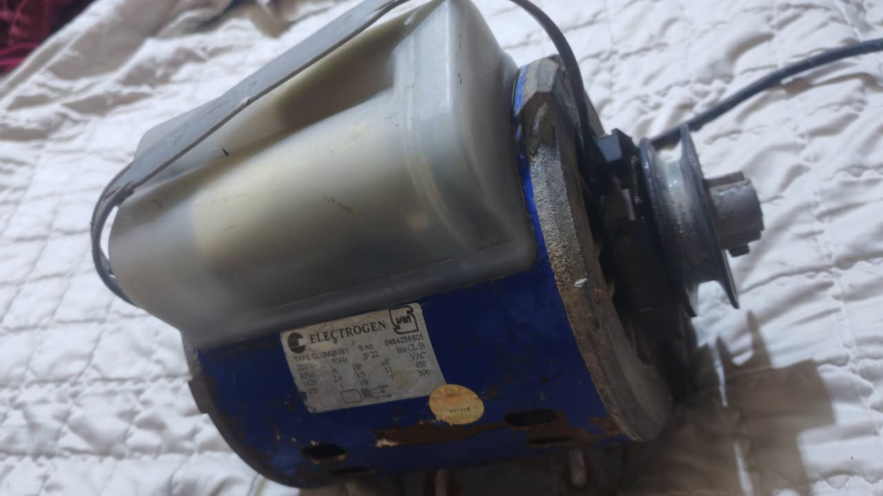 ماطور كولر Electrogen أصلي 1/3 حصان للبيع
​الحالة: مستعمل نظيف، شغال ومجرب (الفحص عند الاستلام).
​المواصفات: سرعتين (عالي وواطي).
​المكان: بغداد - مدينة الصدر.
​السعر: 35
للتواصل: واتساب ***********
