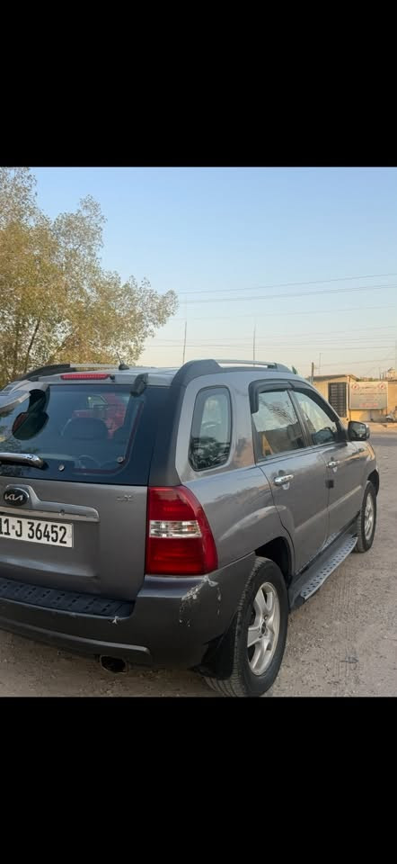 سبورتج 2008
تبريد ثلج 
منضومه زنون 
تخم تاير جديد 
باتري جديد 
ميكنه 2000دوش 
رقم جديد
سنويه جديده 
باسمي تحويل ثاني يوم 
بابتين صبغ اثر شخوط 
سياره عليه ادامه كامله نضيفه مال بيت 
***********

نص مكتوب في الصور:
- قص