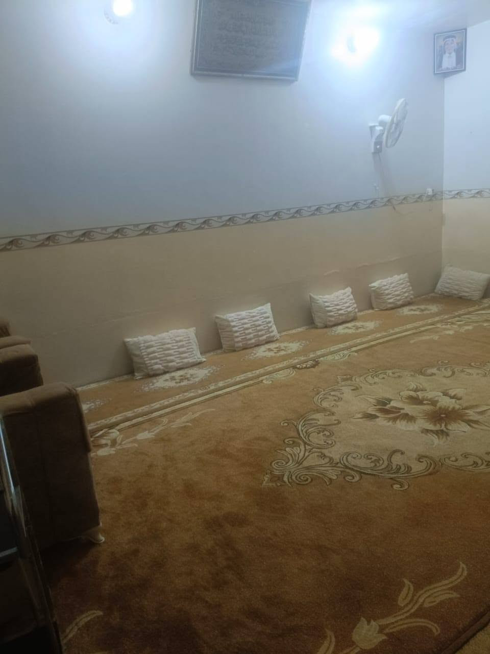 سلا عليكم يوجد دار البيع حي السلام قرب مدرسة بانيقية الأهلية المساحة 200م طابقين كونكريت ٦غرف السعر مناسب ***********
