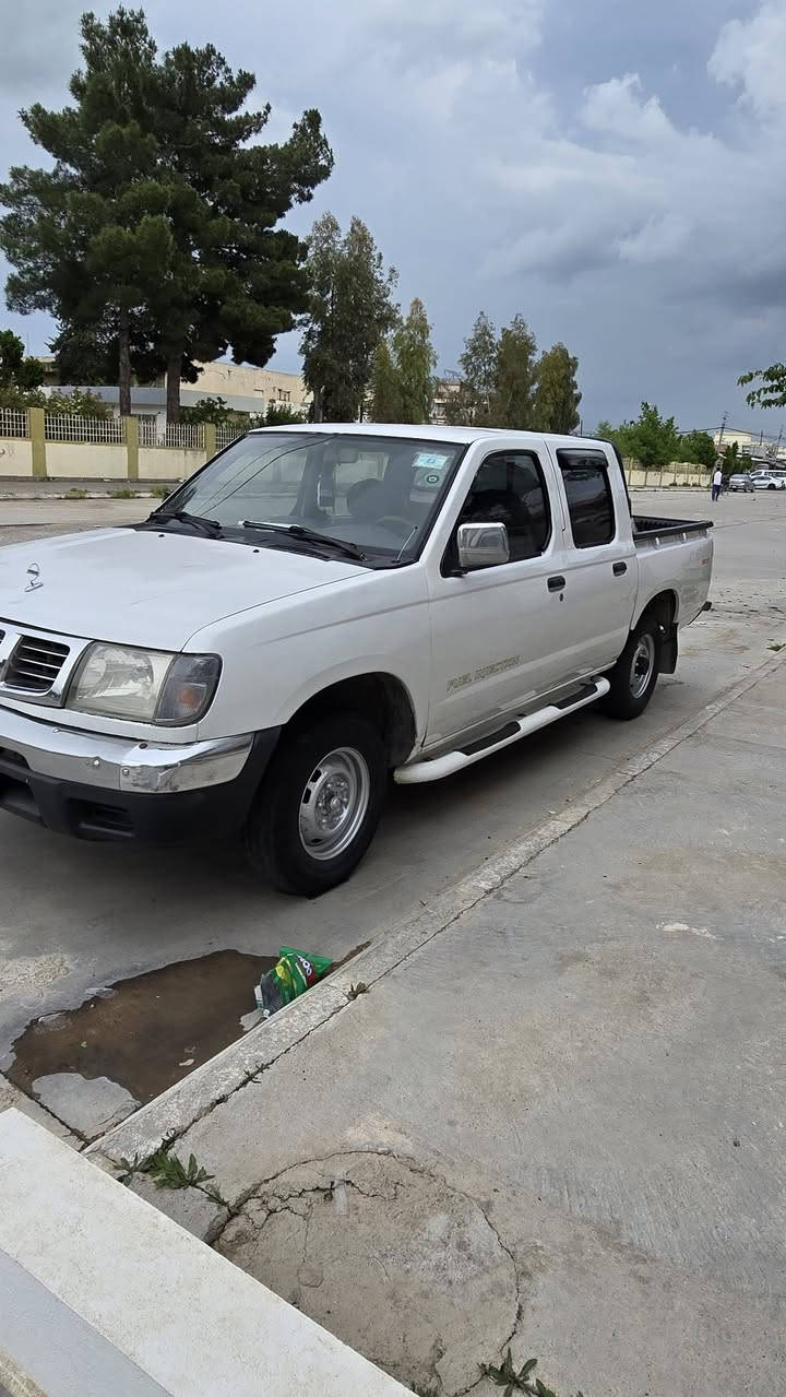 نیسان پیکاب 2002 ئاڕمی پلاستیک سلێمانی سێ پارچەی پێشی بۆیاخ سەیارەیەکی توند و تۆڵ زانیاری زیاتر 

***********
