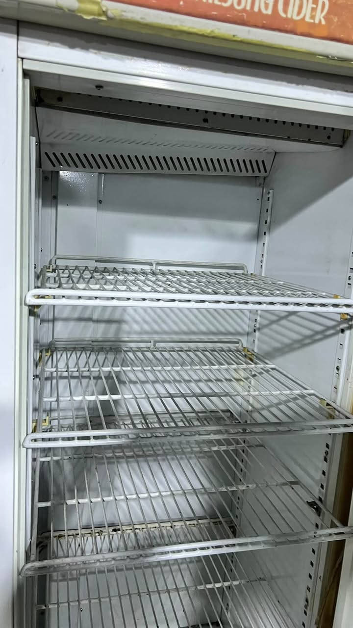 السلام عليكم 
عارضه للبيع تبريدها فول بس انتركت كم يوم وتبريدها صار قليل
السعر 150 
مدينه الصدر / مقابيل مكتب السيد 
شراي اتصل
***********
