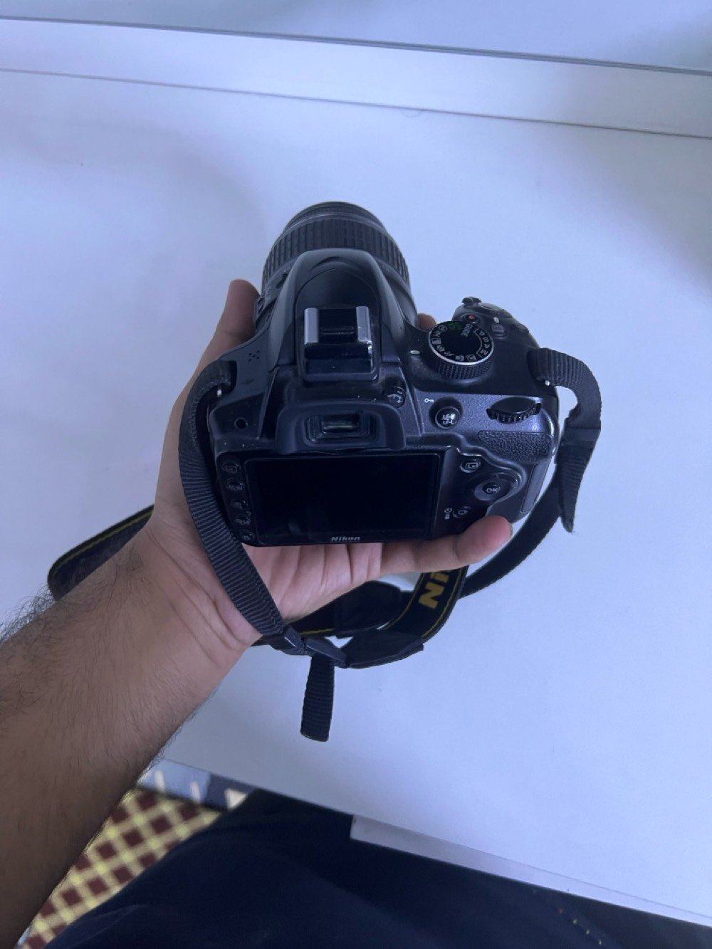سلام وعليكم كامره نيكون D3200 بعدهي جديده اشرته 21264 يعني نضيفه حيل استخدام جداً قليل ب٢٠٠الف 
للاستفسار واتساب ***********