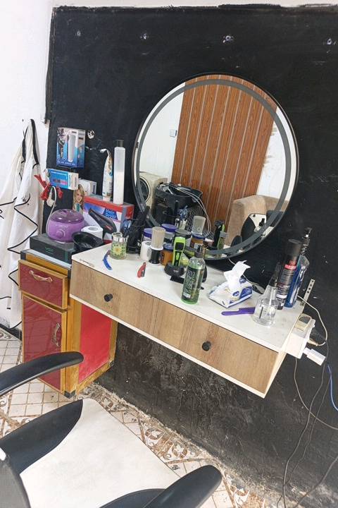 محل حلاقة • للبيع • سعر مناسب