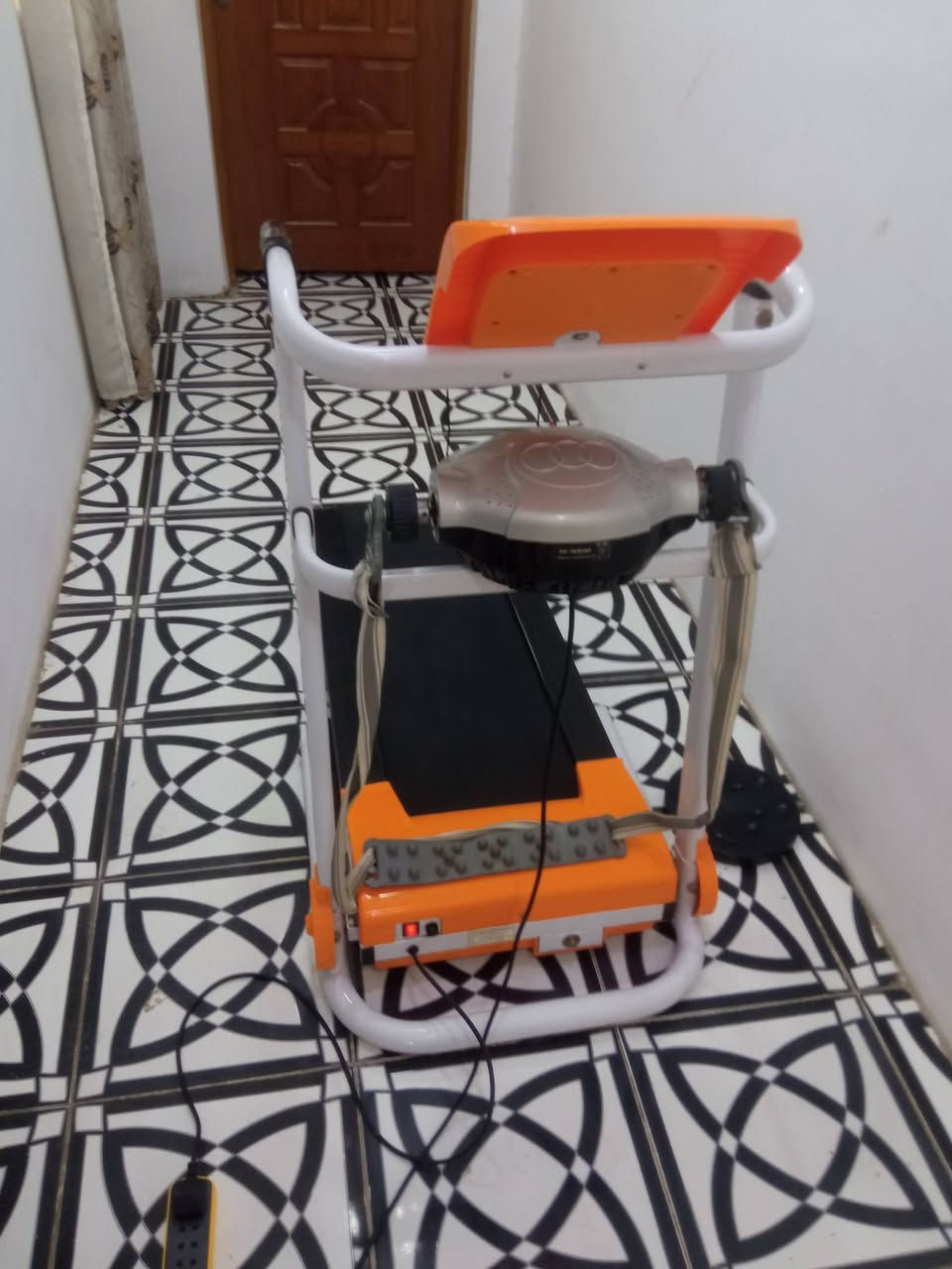 للبيع جهاز جري السعر 150الف مستعمل جدا قليل بي ماطورين تكسير الشحوم وحساسات نبض القلب السعراة  الحرارية /حلة بابل حي البكرلي ***********
