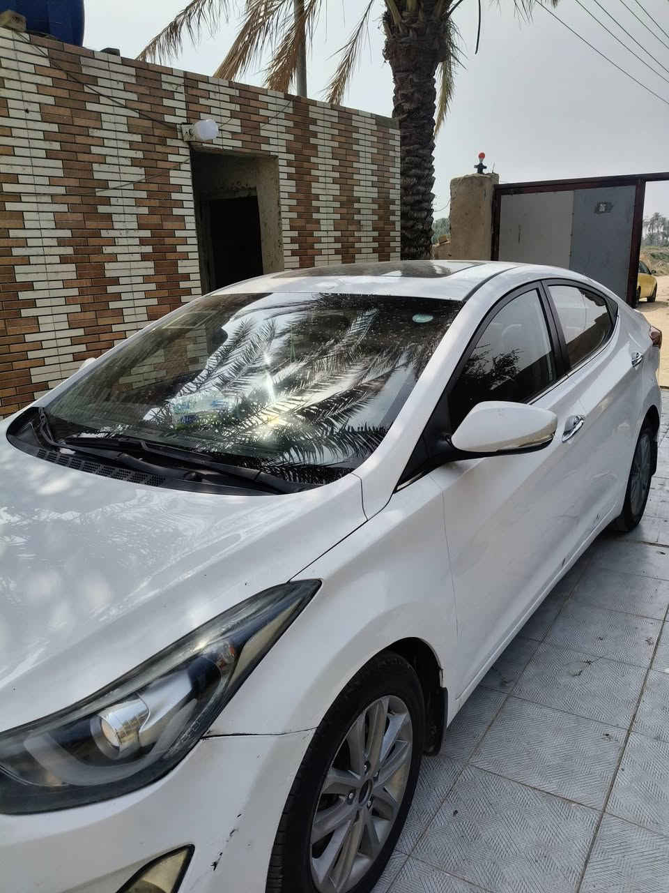بسم الله الرحمن الرحيم
للبيع 
‏Hyundai Elantra هونداي النترا 
المودي2014 خليجي GLS

مكينه 18 دوش شرط لا نفخ ولا صرف والكير كذالك
الموصفات 
1 تبريد + تدفئه شغال 
2 تحكمات ستريرن جهتين 
3 فتحة &تشغيل بصمة
4 شاشه اندروايد
5 كاميره خالفيه 
6 قفل مركزي 
وباقي الموصفات المعروفه
 : السعر( 106 ) وبيها مجال بسيط 
مكان السيارة الشامية
رقمي ***********
سونار موجود
