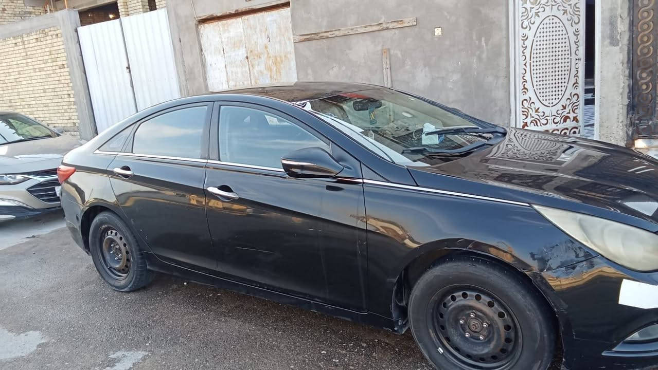 سلام عليكم سوناتا مديل ٢٠١٢ وارد كوري بيه بارد بخشم جاملق الأمامي صفحت العبري وبيه ضربه بدوسه خفيفه جوه باب السايق الباقي مكفول بس رشات صبغ لان الكوري ما ينكفل من صبغ حدادي الاماميه ٥٠ بلميه محرك كير تمام سنويه صاقطه بل ٢٠٢٥ *********** سعر ٧٥ بيه مجال

