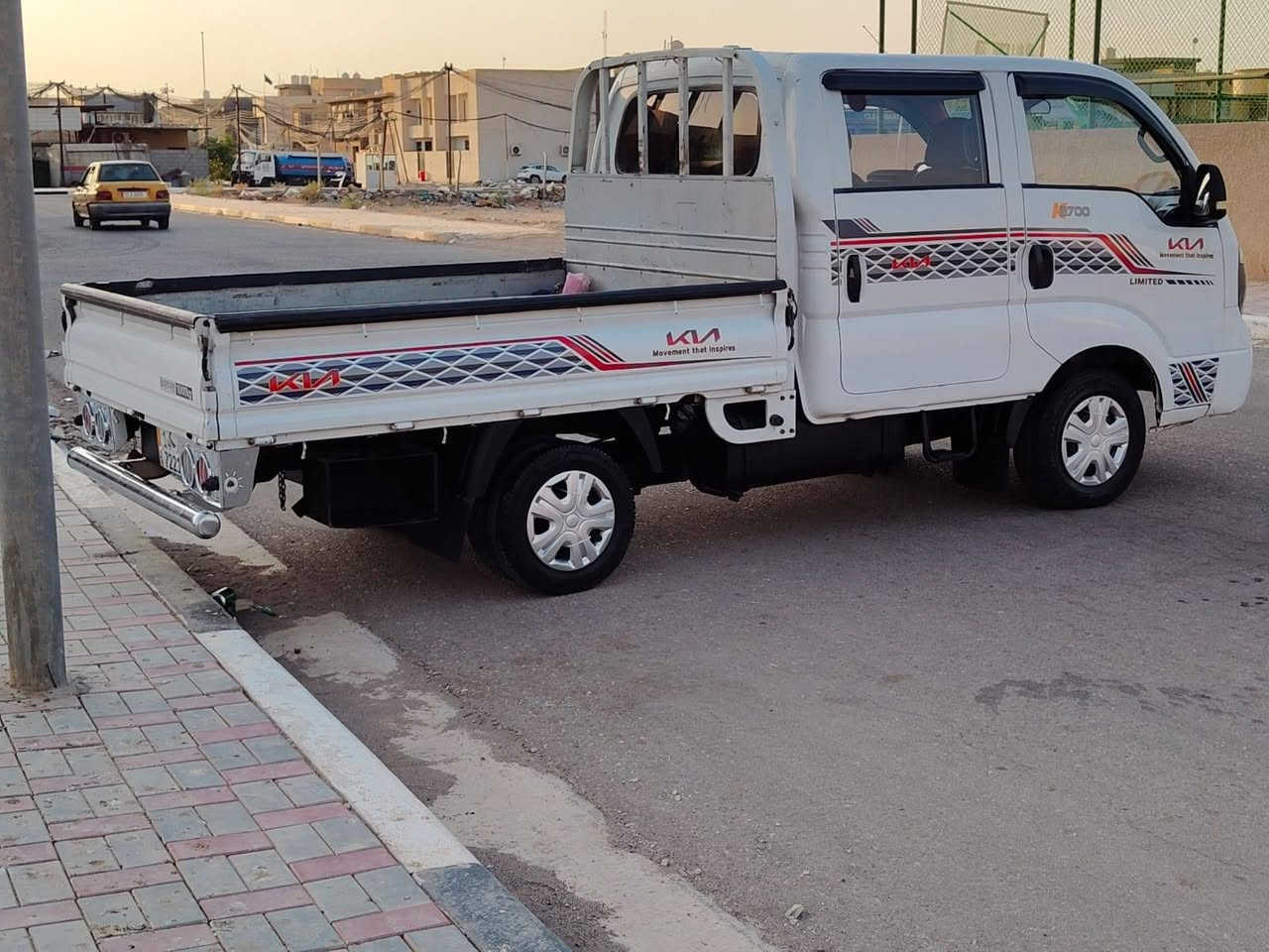 سلام عليكم للبيع كيه دبل قماره كفاله عامه سعر 135 عنوان كربلاء المقدسه *********** سياره  جديده وجاهزه من كلشي كير محرك حداديه تخم تاير تبريد مسجل بلاتوث حساسات خلفي اشاير بلمري كشنات جلد
