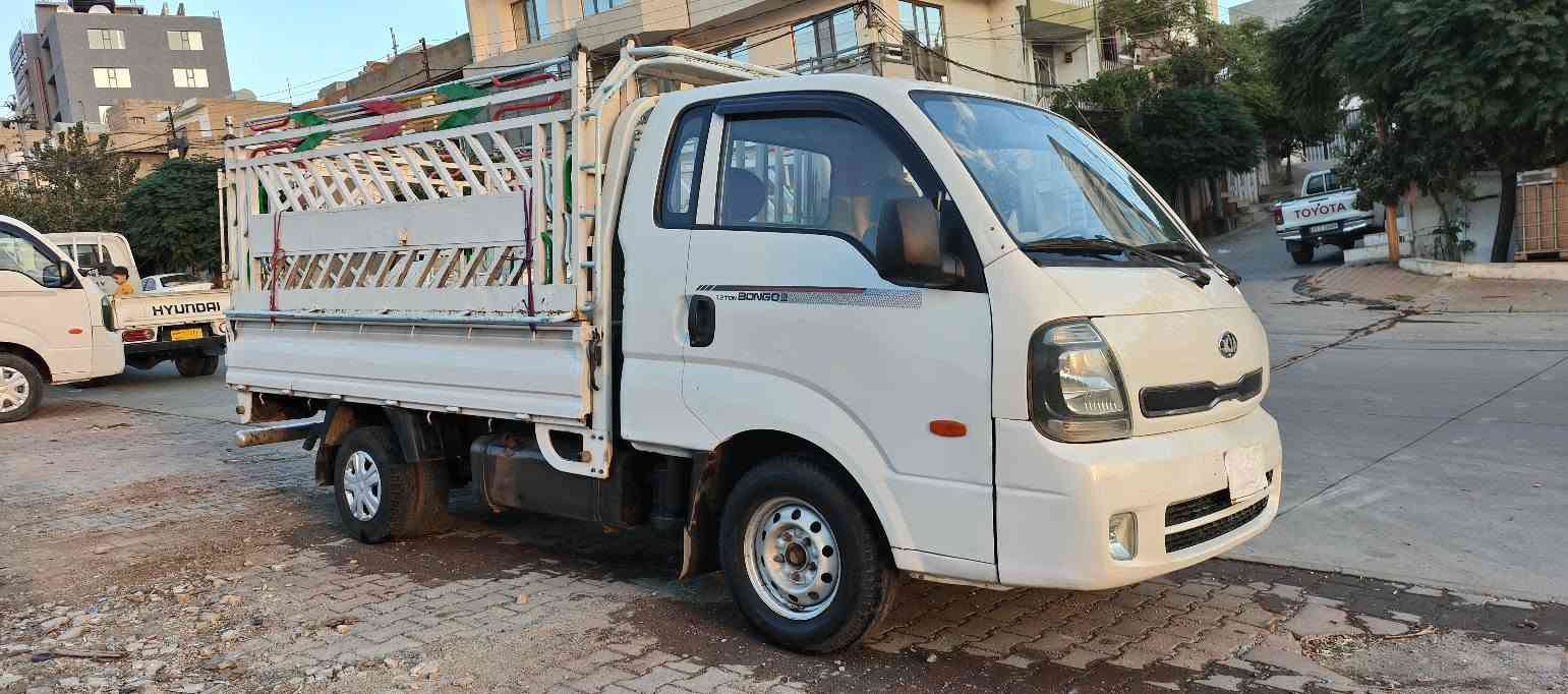 سەرەتابەناوی خوا 
کیا بیلاد 2009
سعری 60گەڵا 
3000 سۆپەر مەکینە ڕەش
بریکی بەسراوە
کارەبای بەسراوە 
ناو بودی بەسراوە 
دەق
عمی بەسراوە 
چەم چەی جەلال حەداد
6تایەی لوک 
دەبڵ سپێری لە گەڵە
***********
***********
