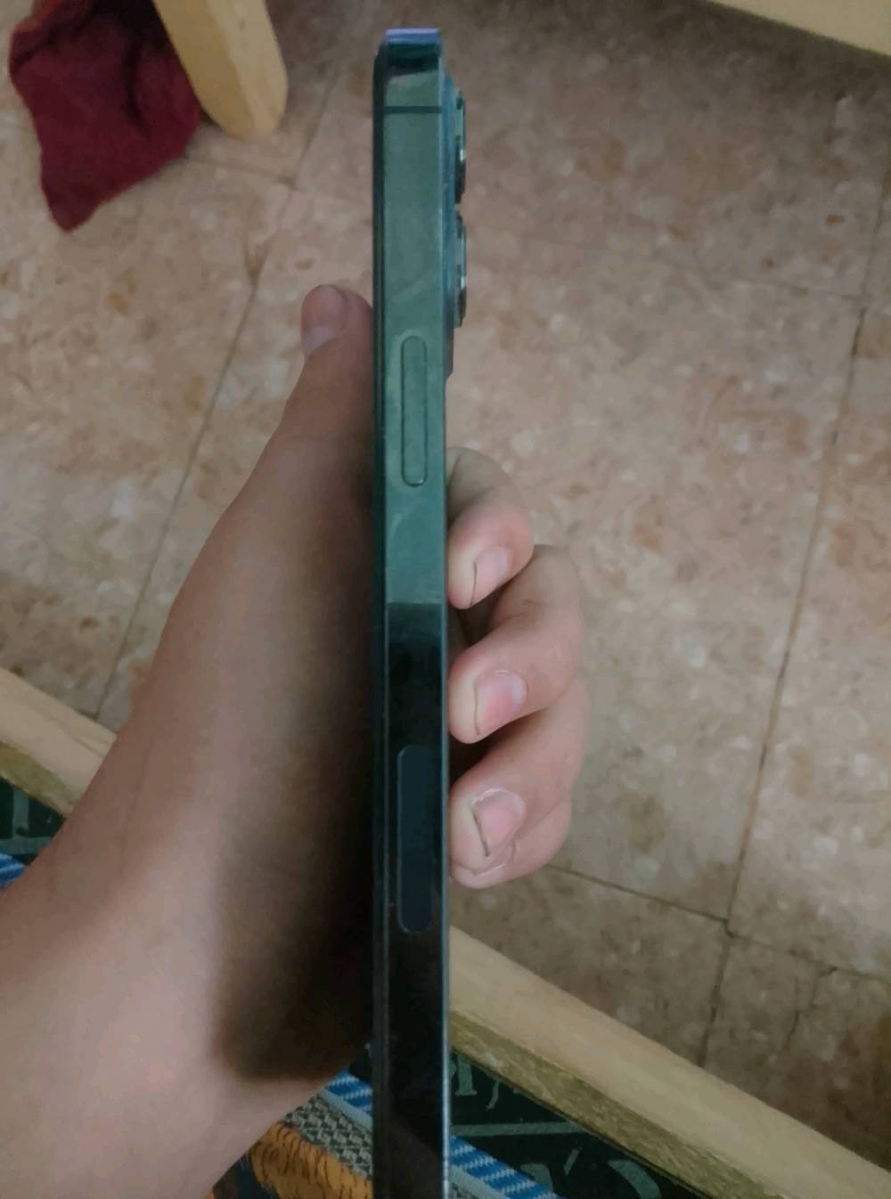 السلام عليكم ورحمه الله وبركاته جهاز ايفون 12 برو ماكس ذاكره 256 بطاريه 96 معلايه مبدل شاشه و كامره فقط وكع من عندي ونكسر ضهره الجهاز غير هذن الكلتهن كلشي مابي فيس ايدي شغال سعره 200 قفل 185 قفل مابي مجال *********** وتساب فقط مكاني بابل اجبله 
