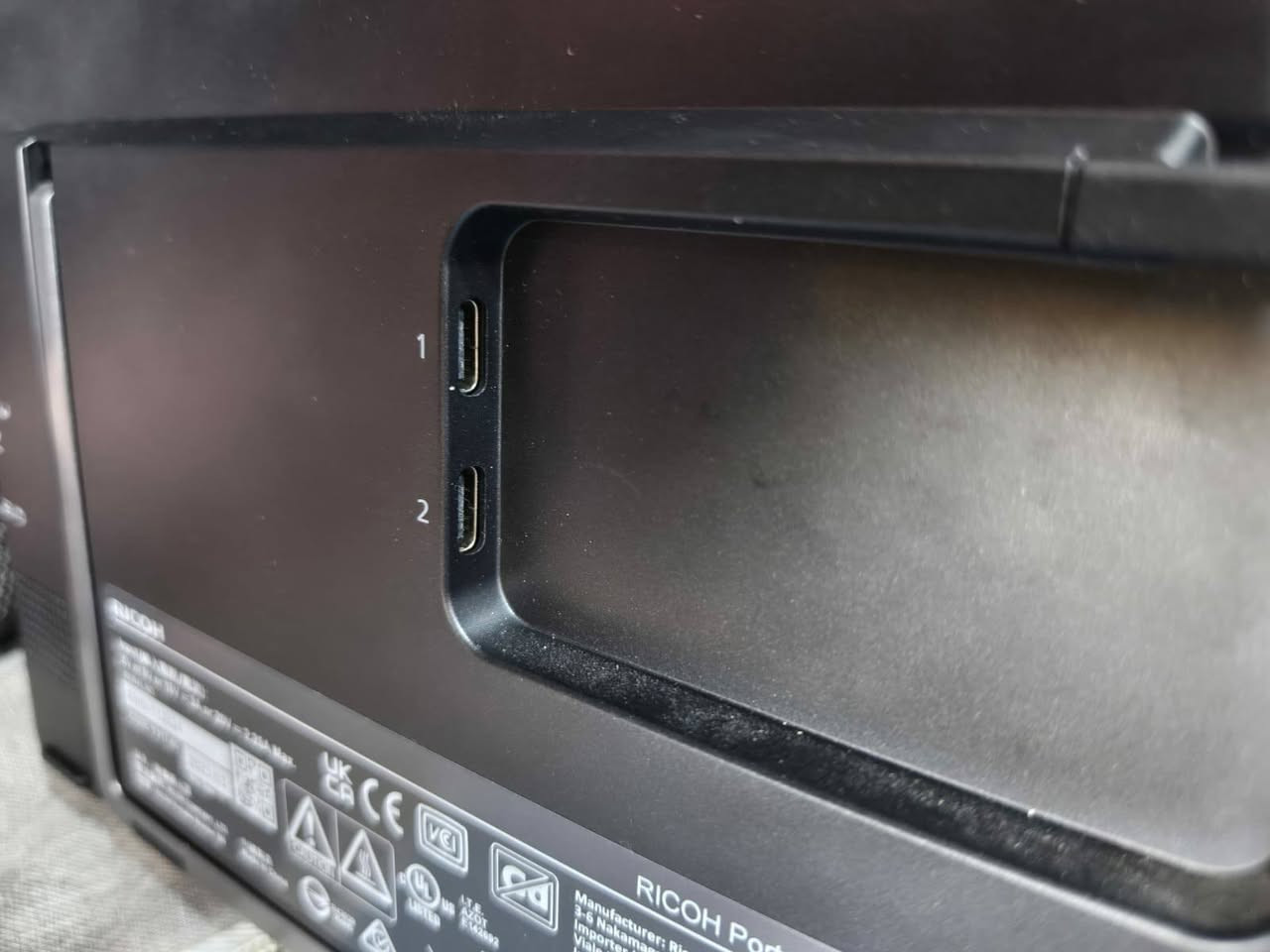 السلام عليكم شاشة محمولة لمس نظافة 100٪ مشتريها اني من الخارج وموجود الوصل المواصفات:
Ricoh portable monitor 150
15.6 ,1080×1920 oled touchscreen
10-point multi -touch support
100%dci-p3 , 1ms 
بيها منفذين تايب سي  واذا تريد تربط hdmi عدي توصالة تحول hdmi جنت رابط عليها بلي 5  هدية وياهة وبيها جنطة هم ما فاتحها اصلا للبيع فقط 130 مكاني بغداد الشعلة رقمي ***********

نص مكتوب في الصور:
- 15.6" 1080p 300 nits 100,000:1 contrast ratio OLED vivified by Samsung Display