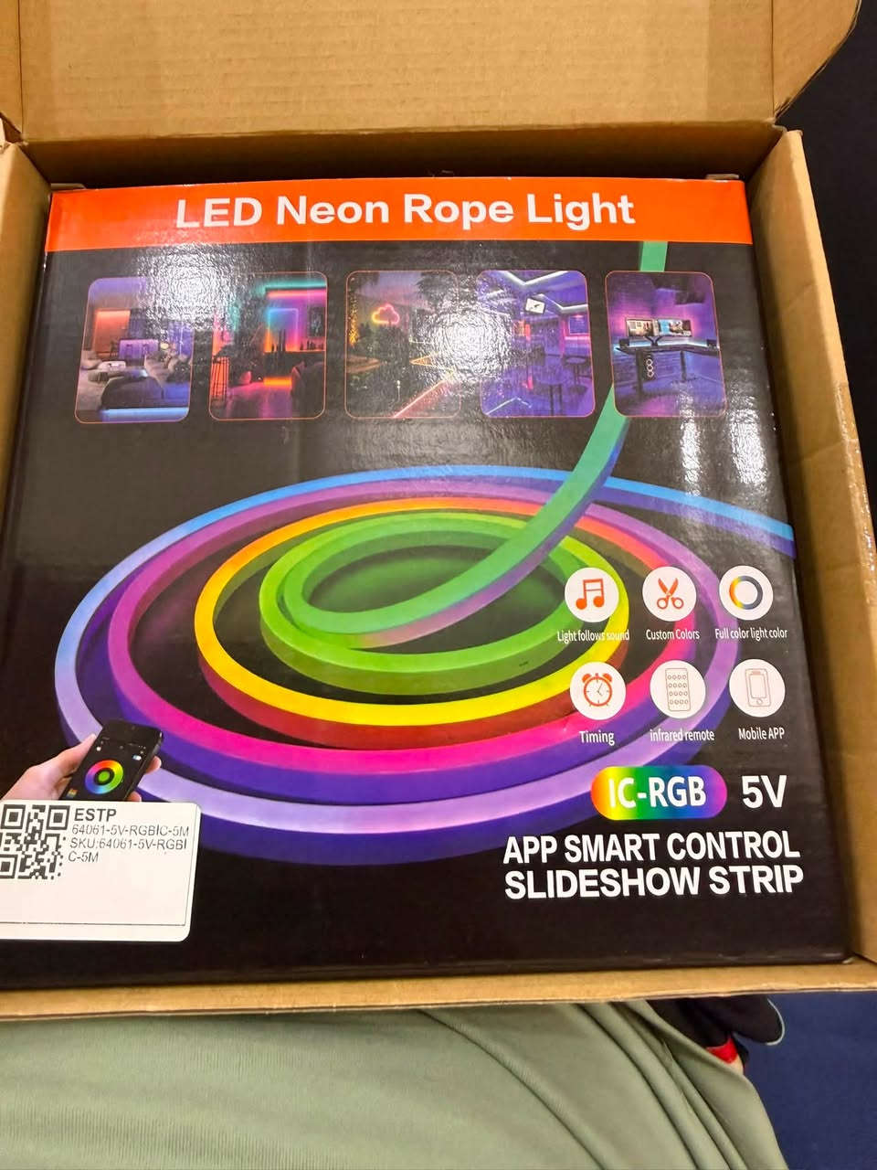 المنتج هو شريط إضاءة نيون LED ذكي بطول 5 أمتار يعمل بجهد 5 فولت.يتميز بتقنية IC-RGB، مما يتيح عرض ألوان متعددة في وقت واحد وتأثيرات متحركة.يمكن التحكم به عبر تطبيق الهاتف الذكي، أو جهاز تحكم عن بعد بالأشعة تحت الحمراء، ويتضمن ميزة التزامن مع الموسيقى. السعر 25 الف
￼ العنوان بغداد مدينة الصدر
￼ رقم الهاتف *********** ￼

