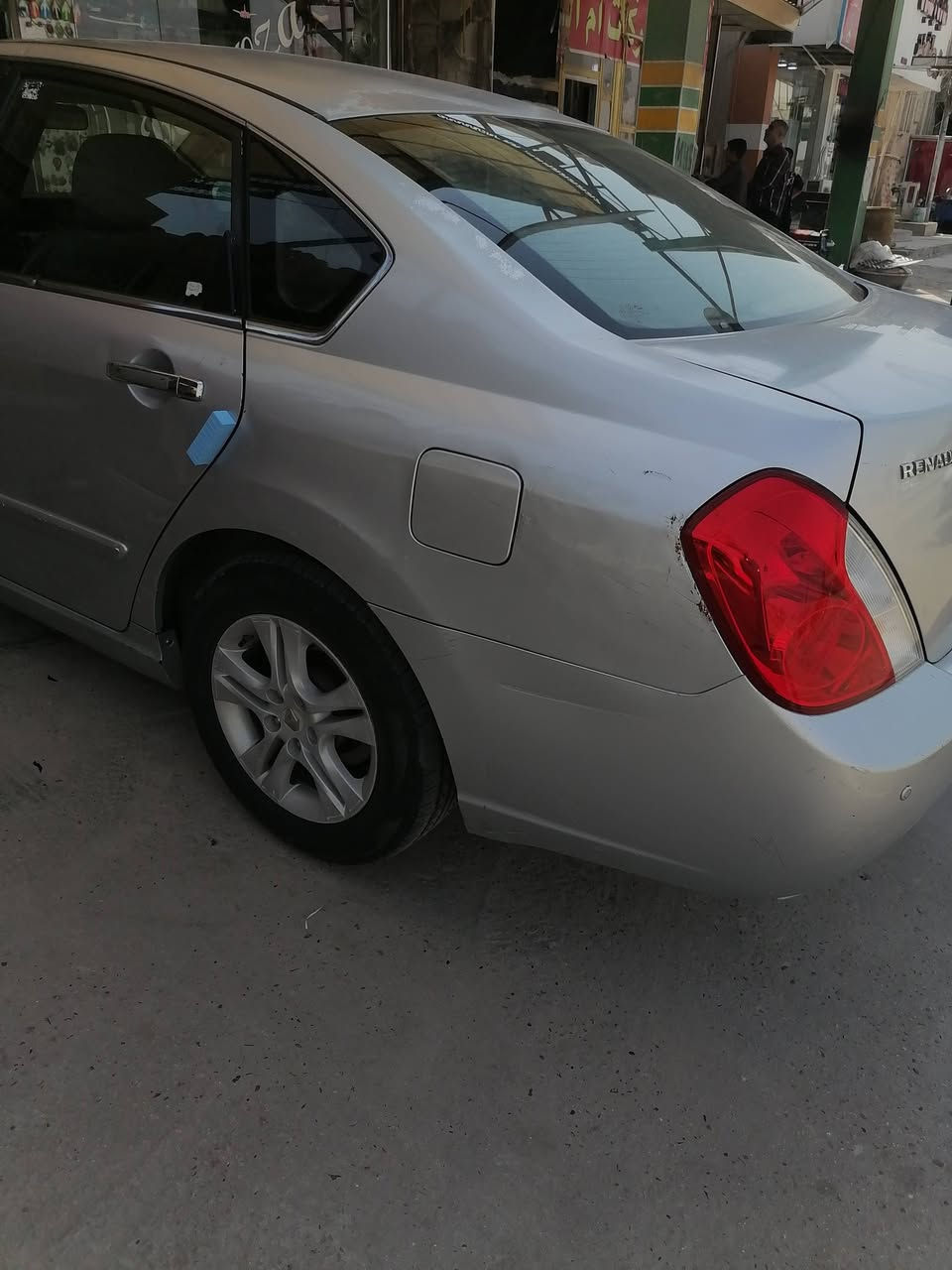 سياره رينو سافران خليجي ٢٠١١ مكفوله من الصبغ رقم اربيل باسمي رقم وسنويه مجدده السعر ٨٠ ورقه وبيه مجال بسيط الشراي يتصل على الرقم *********** مكان السياره الديوانيه السنيه

