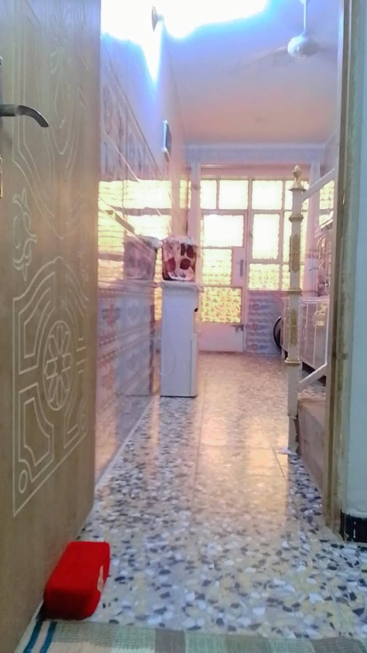 سلام عليكم بيت للبيع في منطقة سبع قصور مساحة 75مترواجهه 6 ونزال 12 5قرب شارع ابوعلي مقابل زنود الست الحمداني متوفر جميع الخدمات مجاري كهرباء تبليط سعر65 رقم الهاتف 
***********
