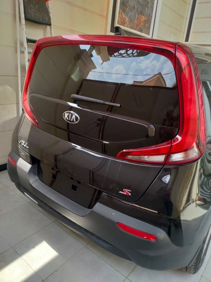 🚘 كيا سول موديل 2021
📍 وارد أمريكي
🎨 اللون: أسود
📏 المسافة المقطوعة : 34,000 كم فقط
⛽ بنزين
🔧 محرك 2.0 لتر – 4 سلندر DOHC
⚙️ قير أوتوماتيك CVT

⭐ المواصفات:

• شاشة لمس
• Apple CarPlay وAndroid Auto
• كاميرا خلفية
• Bluetooth
• مثبت سرعة كروس
• تحكمات ستيرن
• مقعد السائق كهربائي
• نظام مراقبة النقطة العمياء
• رادار مانع تصادم
• مساعد الحفاظ على المسار
• تحذير الاصطدام الأمامي
• قيادة ذاتية
• وضعيات قيادة اقتصادي وسبورت

🔧 الحادث:

قطعتين فقط:
• ربع البنيد
• الجامِلَغ

📋 اللوحة: محافظة بغداد
🔢 رقم الشاصي (VIN): KNDJ23AU2M7124723

📞 للاستفسار: ***********
