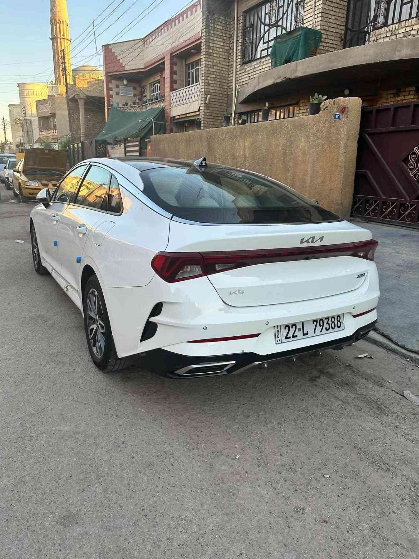 🔥 KIA K5 | موديل 2023
🇦🇪 وارد خليجي
📍 رقم أربيل – خصوصي
🛣️ الممشى: 37,000 كم فقط حقيقي 
⚙️ محرك 2.0 DOHC
🔄 أوتوماتيك

✨ المواصفات:
• سقف بانوراما 🌙
• كاميرا خلفية 📷
• حساسات أمامية وخلفية
• بصمة ودخول ذكي 🔑
• تشغيل عن بُعد
• مقاعد جلد اوف وايت 
• تدفئة المقاعد 🔥
• مقعد السائق كهربائي ⚡
• Blind Spot
• Apple CarPlay / Android Auto
• إضاءة LED
• مكيف أوتوماتيك ❄️
• حساسات ضغط الإطارات
• Auto Hold
• فرامل إلكترونية
• Drive Mode
• مرايات كهربائية شفط 
• أنظمة أمان وثبات
السياره اخذتها زيرو على ايدي وباسمي تحويل مباشر 
 بانزين محسن مشايفه العادي 
دهن وفلتر  كل ٣٠٠٠ كم ابدله امزويل من الوكاله
السياره جدا نظيفة بيها ملاحظات بسيطه تكحيلات بالدعامية فقط وشخص خفيف كد اصبع بالجاملغ الخلفي عايفه ما مصلحة 
السعر ٢١٥٠٠ $ وبيها مجال 
***********
