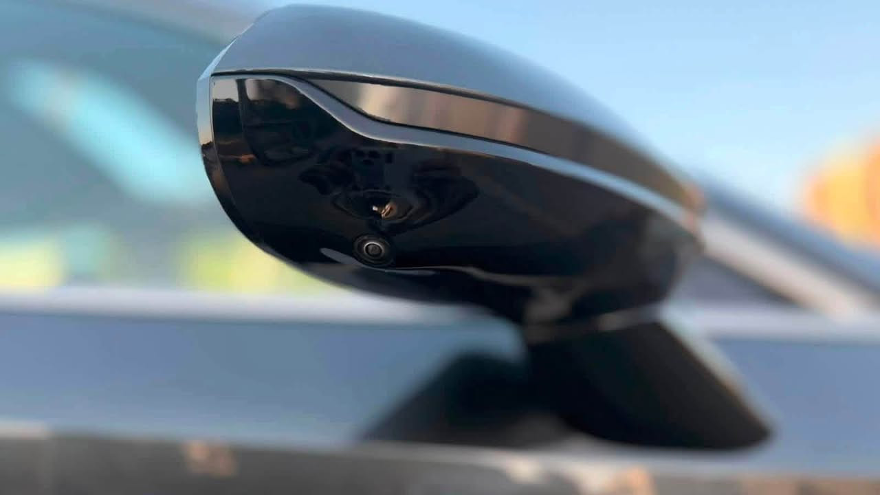 � سوناتا هايبرد LIMITED موديل 2024 للبيع  فقط 🔥
وارد أمريكي 🇺🇸
سيارة فول مواصفات، نظيفة ومرتبة وكلشي بيها يفتح النفس 😍

🔹 محرك 2.0 هايبرد
🔹 شاشة 12.3 إنج + گيج إلكتروني 12.3 إنج
🔹 فتحة بانوراما ☀️
🔹 شحن وايرلس
🔹 كشنات جلد كهربائية
🔹 كشنات تدفئة + تبريد + ذاكرة
🔹 ستيرن تدفئة
🔹 فول رادار وحساسات أمامية وخلفية
🔹 4 كاميرات 360°
🔹 بصمة وتشغيل عن بُعد
🔹 تقدم السيارة وترجعها بالبصمة
🔹 مرايات كهربائية
🔹 صندوق كهربائي
🔹 LIMITED يعني فول مواصفات على أصولها 👌

⚠️ وبالنسبة للحادث، ماكو شي مخفي:
أدزلكم صور الحادث الأصلية حتى تكون الصورة واضحة.
الضرر كان بالواجهة الأمامية فقط، وتم تبديل البنيد والجاملغ الأمامي.

✅ الشواصي مكفولة ونظيفة
✅ المحرك مكفول
✅ الكير مكفول
✅ الغود مكفولة 
✅ باقي السيارة مكفول

يعني السيارة حالياً مرتبة وجاهزة للاستخدام، واللي يريد سيارة هايبرد فول مواصفات يشتري وهو مطمئن

💰  للأستفسار او السعر خاص او ع الرقم ***********
