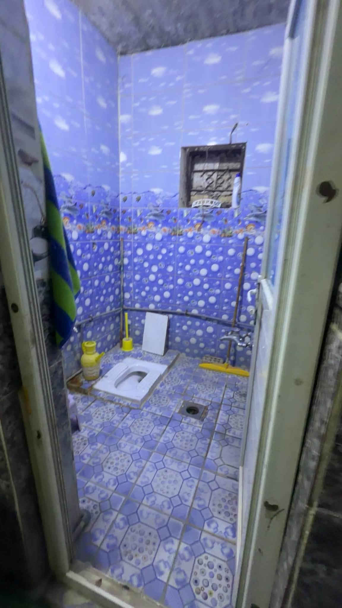 بيت للبيع 90 متر مسلح في جكوك يحتوي على استقبال ومطبخ وغرفة وصحيات وبيتونة سندويج فقط تصلح ان تكون غرفة سعرة 15 وبي مجال جداً بسيط للتواصل واتساب فقط او على الماسنجر بهذا الحساب***********
