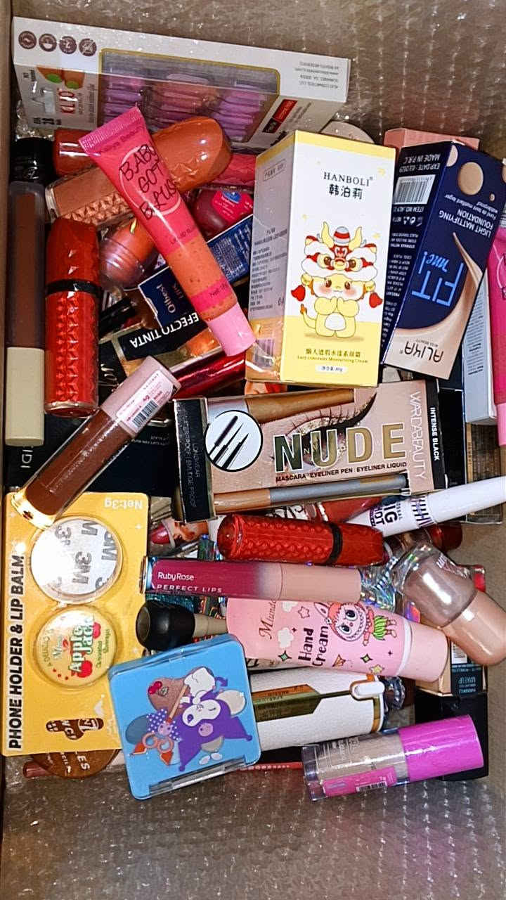 شلعت مكياج للبيع بيع مستعجل 
اكثر من 110  قطعه سعرها مناسب جداً توصيل عليه 
للحجز واتساب  ***********
