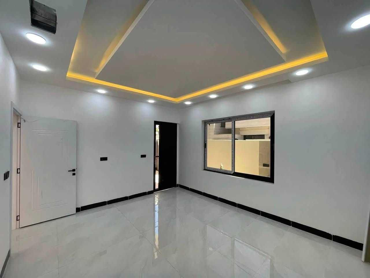 حصرياً لدى مكتب النعيمي للعقارات   

🏡 دارين للبيع في موصل – حي السكر

فرصة مميزة للسكن والاستثمار ✨

📍الموقع: حي السكر – شارع 20، قرب الأوربي ماركت
📐 مساحة كل دار: 157 متر
📏 الواجهة: 7.5 متر
🏠 عدد الطوابق: طابقين

يتكون كل دار من:
• 5 غرف نوم
• مطبخ
• استقبال
• هول داخلي
• صحيات
• طابقين بتوزيع مناسب للعائلة

📞 للاستفسار ومعرفة السعر والتفاصيل:
مكتب النعيمي للعقارات
           ***********
           ***********

📍عنوان المكتب: موصل – حي الكندي – شارع الحولي قرب مصنع الكندي

🔥 فرصة لا تعوض، موقع مميز ودارين جاهزين للبيع
