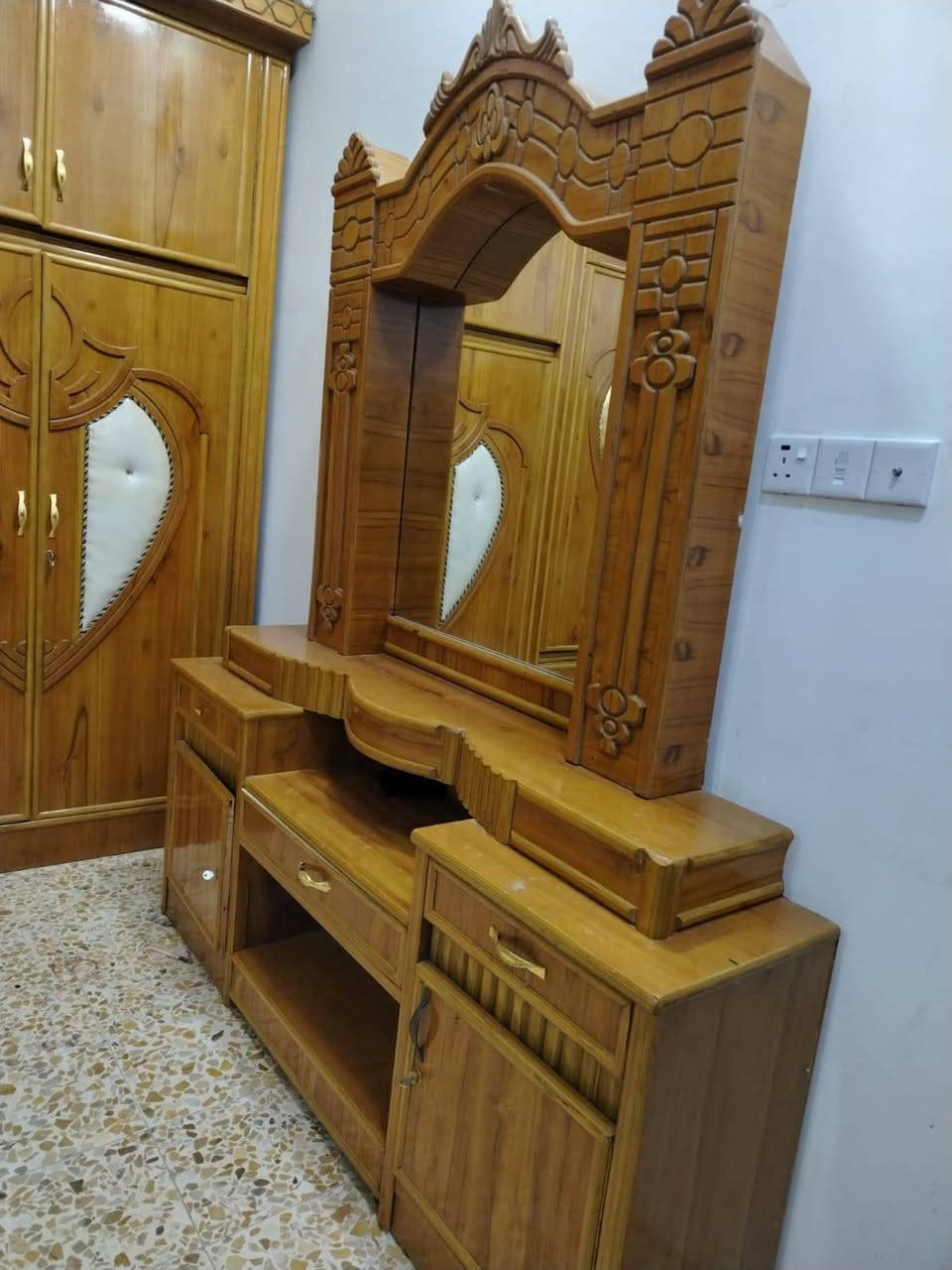 غرفه اخشاب نضافه درجه أولى
للاتصال ***********
