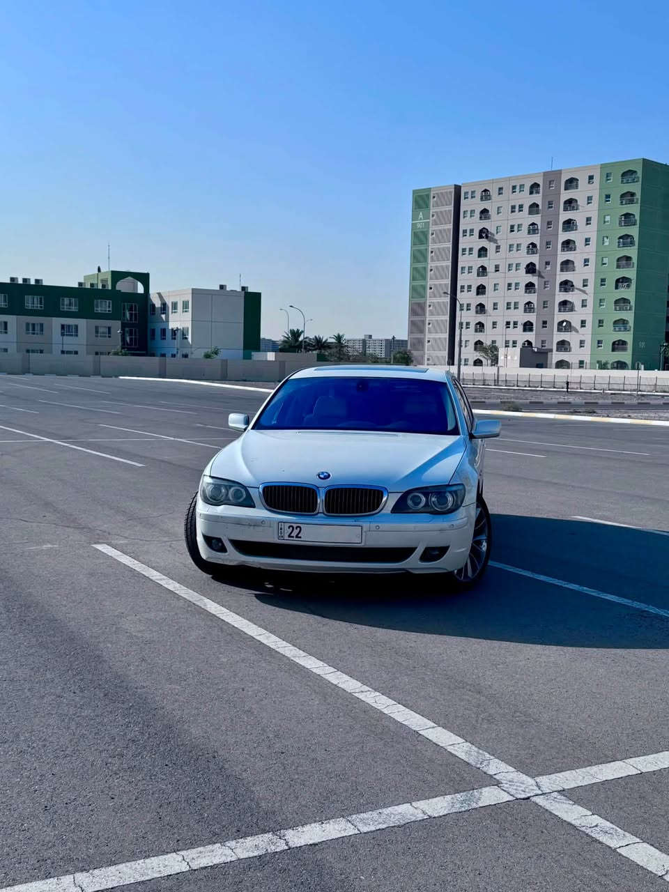 السلام عليكم 
نوادر العراق BMW 760Li E66 2009 اندفجول حصراً 2009
مبدئياً السياره مكفوله كفالة عامة ومغلفة طبقة حمايه PPF مكفوله محرك گير كهربائيات  
المواصفات/
محرك السياره 12 سلندر 
لونها ابيض صدفي وقليل بالباخرات ابيض صدفي
داخل ابيض طلب خاص نادر مع علامات طابع الاندفجول 
ابواب شفط 4 مع صندوق كهرباء
كراسي اربعه كهرباء تدفئه تبريد خزن 
شاشات خلفيه 
فرس خلفي كهرباء تحكمات كامله 
(مع وجود كيبورد خلفي خاص بالشاشات)
بردات ٥ قطع كهرباء 
رادار امامي. مثبت سرعة
سستم سماعات logic7 محيطي 
/تخم تاير جديد 
وبعد هواي وخير من الله مواصفات متنعد اهل الخبره 
يعرفونها
سعر السيارة 245$ 
/
مكان السياره /بغداد /مجمع بسماية
رقمي /***********

