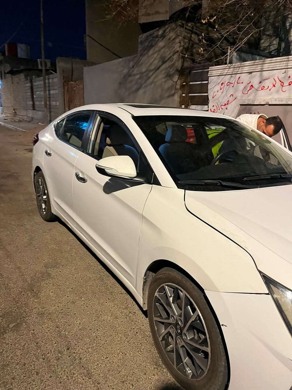النترا 2020 خليجي محرك 2000 دوش محركها جديد ماشي عليه 40 الف كيلو فول مواصفات رقمها بغداد راعيها موجود ثاني يوم يحول  سنويتها تنتهي 2028 السيارة بيها كصة لغد ومصبوغة حزام رقمها بغداد تحويل ثاني يوم مواصفاتها 
محرك2000 دوش خليجي 
مريات شفاط 
اشاير بالمريات 
فتحة سقف 
تحكم ستيرن 
حساسات خلفية وامامية 
ترحيب ذكي 
بصمة مو سويج
3 انظمة قيادة
لد امامي 
السيارة بيها ملاحظات بسيطة 
عنوانها البصرة القبلة 
السعر 110 وبيها مجال 
للتواصل رقم الهاتف 
***********
