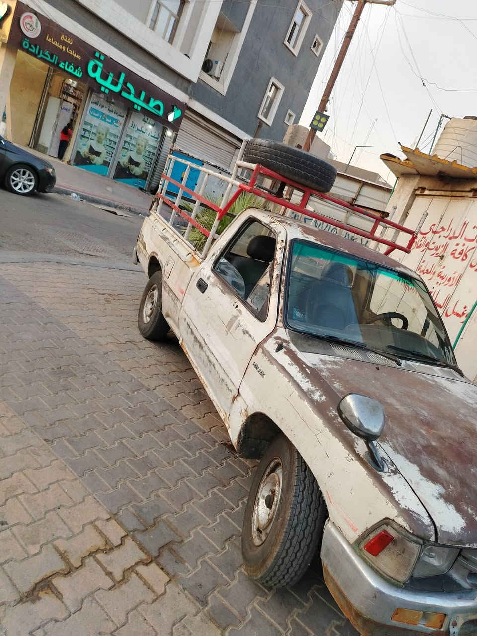 السلام عليكم اخوتي تويوتا بيكم رقم دولي بعدني ممستلمه سنويه جديده محرك ونجي ٤ سلندر تحويره تخبل كير عادي بس تحويره ب١٤ ورقه سياره كامله للشغل يرادله ترتيب وصبغ رايده ب٣٣ وبيه مجال شراي خابر ***********
