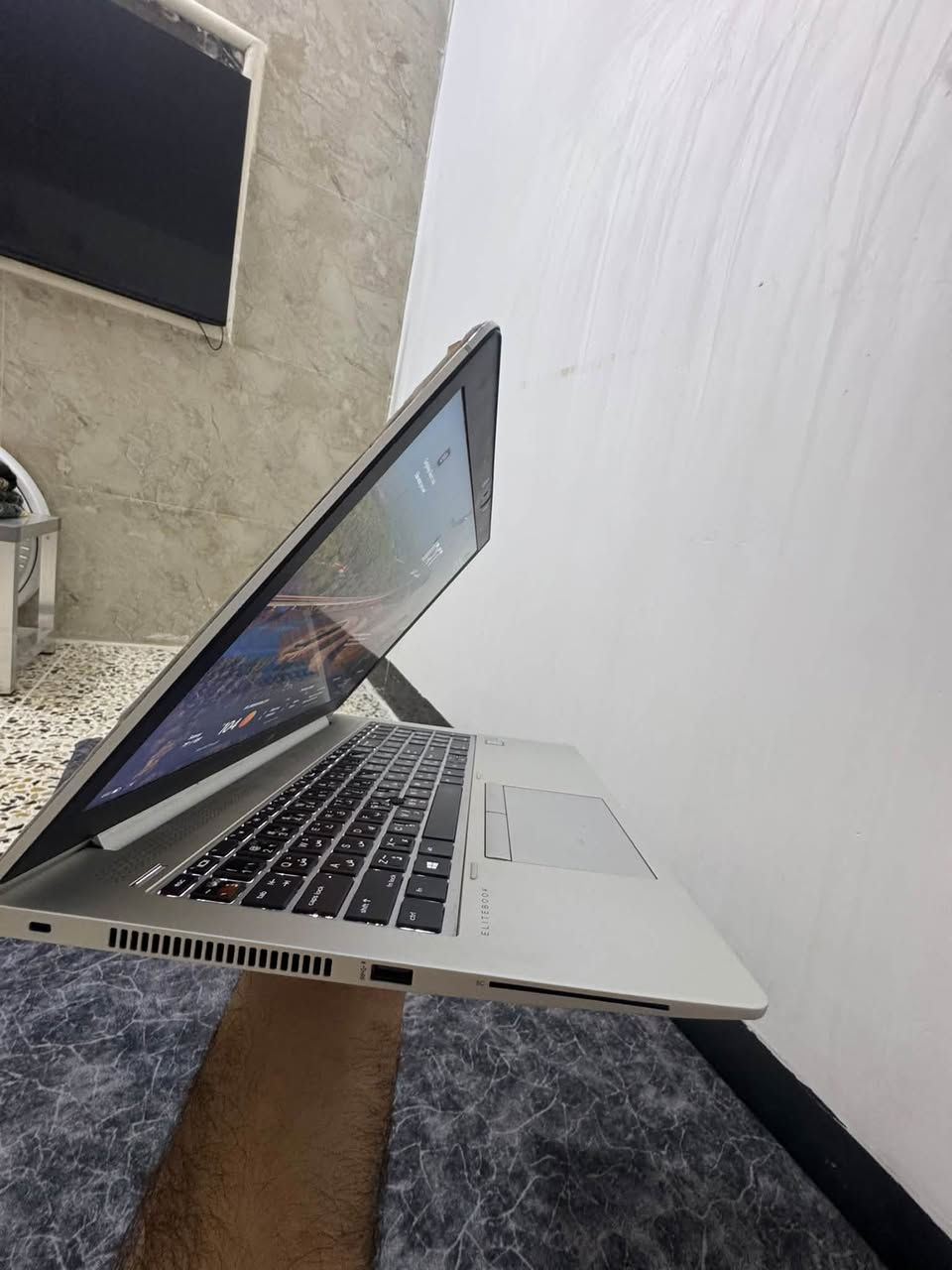 سلام عليكم للبيع حاسبه لابتوب نوع hp لون سلفر 

الرام    16 
الهارد  256 
كور    i7 
كيبورت عربي انكليزي ضوئي  
نضام بصمه  
السعر 425 
رقم الهاتف  *********** واتساب

نص مكتوب في الصور:
- Task Manager Performance Run new task CPU 5% 1.35 GHz Memory 4.7/16 GB (30%) Disk 0 (C: D:) SSD (NVMe) 0% GPU 0 Intel(R) UHD Graphic... 1% Memory Memory usage 16.0 GB 15.8 GB 60 seconds 0 Memory composition In use (Compressed) 4.4 GB (33.5 MB) Available 11.1 GB Speed: 2400 MT/s Slots used: 1 of 2 Form factor: SODIMM Hardware reserved: 194 MB Committed 4.5/16.8 GB Cached 1.5 GB Paged pool 228 MB Non-paged pool 266 MB
- Task Manager Performance Run new task CPU 4% 1.40 GHz Memory 4.7/15.8 GB (30%) Disk 0 (C: D:) SSD (NVMe) 0% GPU 0 Intel(R) UHD Graphic... 1% Disk 0 (C: D:) NE-256 2280 Active time 100% 60 seconds 0 Disk transfer rate 10 MB/s 7 MB/s 60 seconds 0 Active time 0% Average response time 0 ms Capacity: 239 GB Formatted: 239 GB System disk: Yes Page file: Yes Read speed 0 KB/s Write speed 0 KB/s Type: SSD (NVMe)
