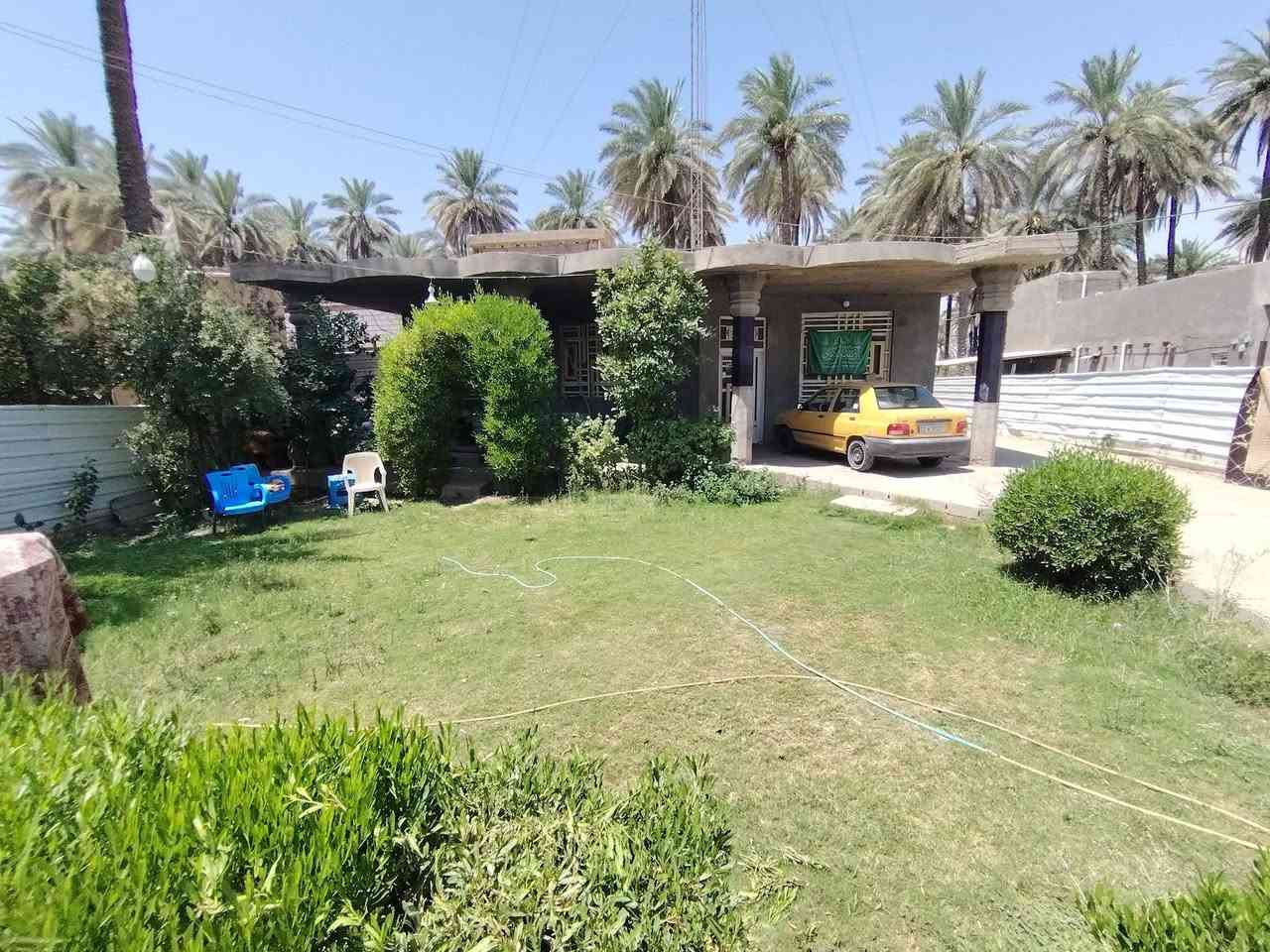 اخوان #للبيع دونم وربع سند 25 بأسمي تحويل اسهم مع بيت مساحته 200متر يحتوي على 3 غرف نوم وصاله وستقبال ومطبخ ومجمع صحيات وكذلك صحيات خارجيه مع حديقه مساحتها 100 والبستان حلوه ومعموره بيها اشكال الاشجار والنخيل والبيت صاير على الشارع تبليط كافة الخدمات متوفره مكانه كربلاء الحسينيه (شارع الشاهر) او منطقه العواره الوسطى تبعد على مركز المدينه 15 كيلو تقريبا السعر 240 مليون وبي مجال للشراي   للاستفسار اكثر اتصل ***********
