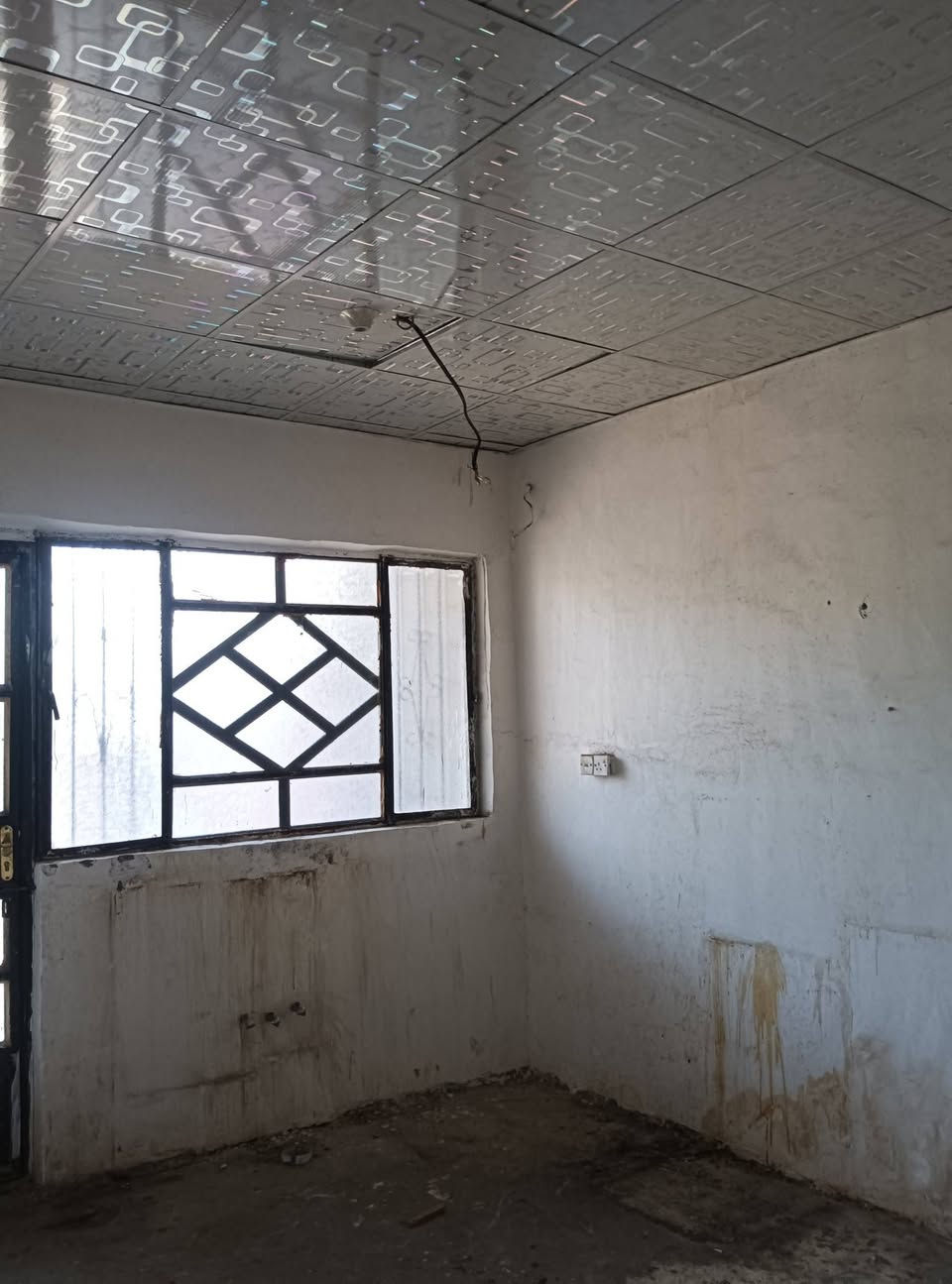 سلام عليكم بيت للايجار حي ري خلف السايلو القديم يحتوي على(صاله +هول+مطبخ+غرفه+مجمع صحيات.)
للاستفسار ***********
شارع تبليط مي مجاري  وخدمات كامله
