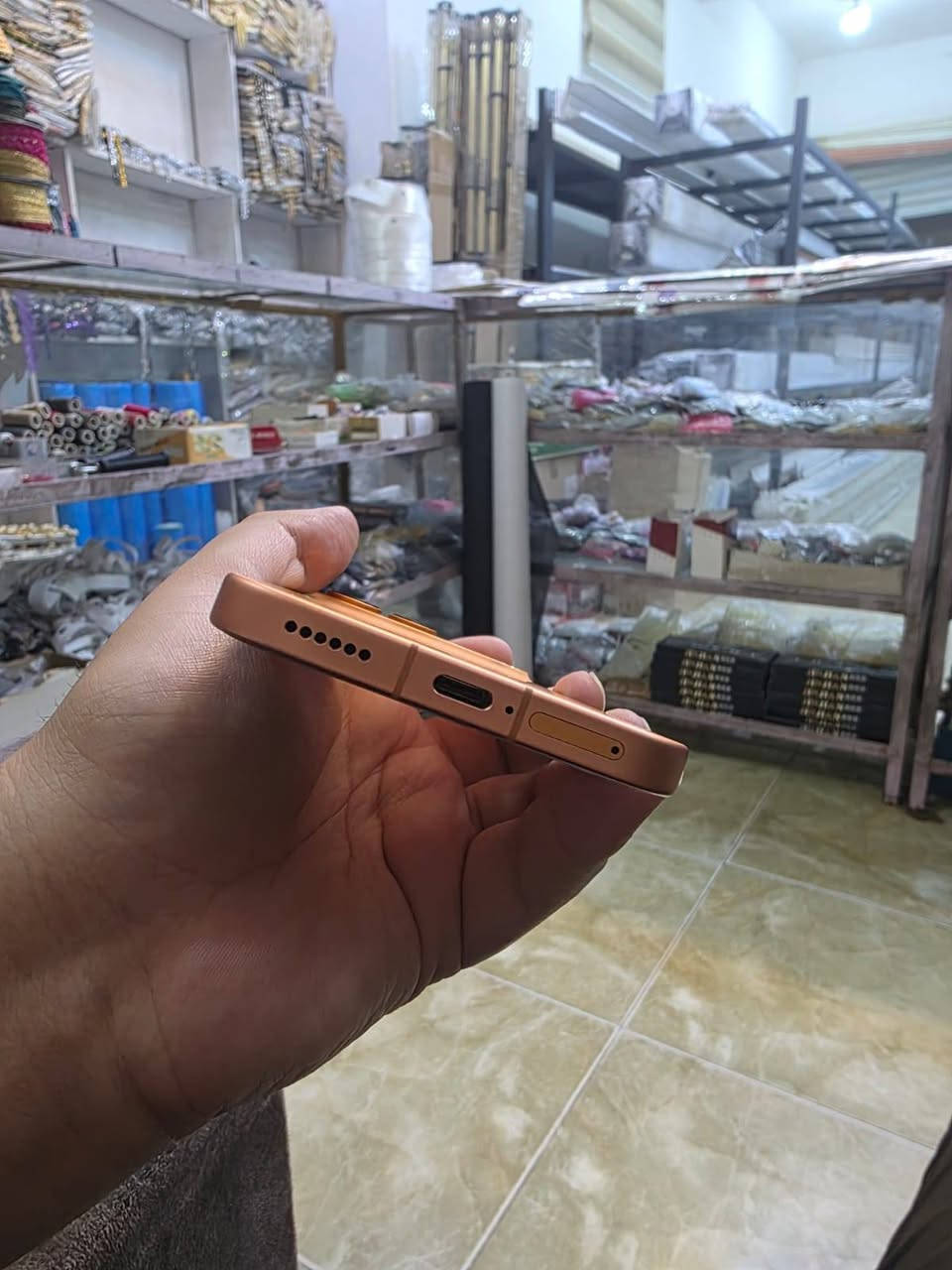 هونر 600 برو بعده طك باكيته ما صارله شهر من اخذته ملحقاته كاملة السعر 920 وبي مجال 
العنوان : الرمادي الجمعية 
الرقم للاستفسار : ***********
