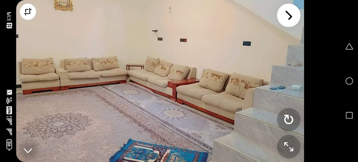ديوان تركي مودرن خشب صاج خمس امتار وربع والكشن سحابات بسهولة ينفتح ويتنظف اللون حلو بيجي للتواصل 
***********
