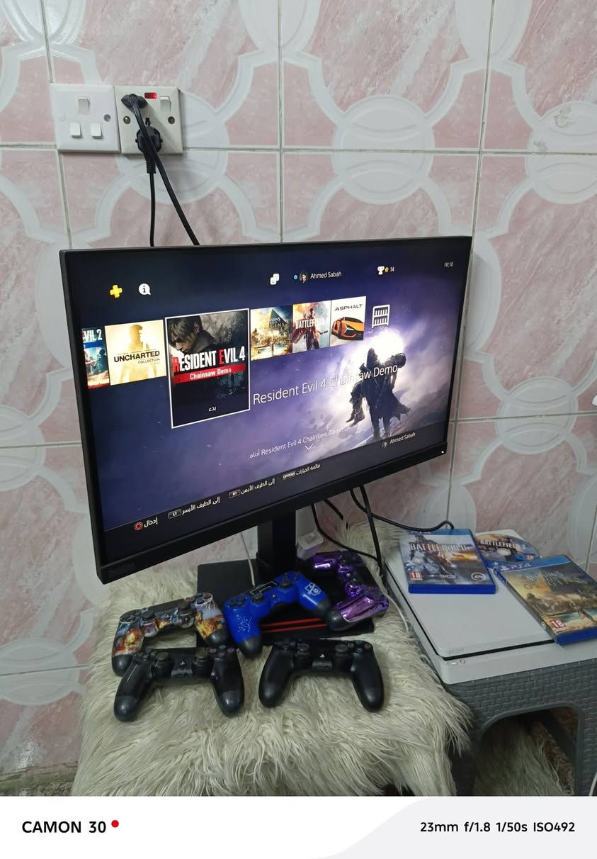 🎮 عرض كيمجي متكامل ومميز للبيع! 🔥
​بلايستيشن 4 سليم (PS4 Slim) سعة 1 تيرا مع الشاشة، الألعاب، و5 جوجستكات (أجهزة تحكم)! جهاز نظيف جداً وأخو الجديد (بدون كارتونة)، ومعروف بكامل ملحقاته والكابلات والدجتل.
​📋 تفاصيل العرض الكاملة:
​الجهاز: بلايستيشن 4 سليم بذاكرة 1 تيرا (1TB).
​أجهزة التحكم: 5 جوجستكات متوفرة مع الجهاز.
​الأقراص المادية: 3 أقراص ألعاب متضمنة في العرض.
​الشاشة: شاشة ألعاب  متحركةواضحة وممتازة ملحقة مع الترتيب الكامل للكابلات.
​الألعاب الرقمية المثبتة (كما تظهر في الفيديو):
​Little Nightmares & Little Nightmares II
​Asphalt Legends
​Assassin's Creed Origins
​Battlefield 4 & Battlefield 1
​Destiny
​eFootball
​Fall Guys
​Far Cry 6
​Fortnite
​Moto Racer 4 Demo
​Resident Evil 2 (R.P.D. Demo)
​Resident Evil 3 Demo
​Resident Evil 4 (Chainsaw Demo)
​Resident Evil Revelations 2
​Roblox
​Street Fighter 6 Demo
​Tom Clancy's Rainbow Six Siege
​Uncharted: The Nathan Drake Collection
​💰 السعر الإجمالي: 300,000 دينار عراقي فقط للبليستيشن مع الشاشة والـ 5 جوجستكات وكافة الملحقات.
​📞 للتواصل والاستفسار:
متواجد للرد على (واتساب فقط) عبر الرقم:
***********عنوان بغداد الكرخ

نص مكتوب في الصور:
- CAMON 30
- 23mm f/1.8 1/50s ISO473
- CAMON 30 • 23mm f/1.8 1/50s ISO473
- CAMON 30  23mm f/1.8 1/50s ISO482
- CAMON 30  23mm f/1.8 1/50s ISO722
- CAMON 30  23mm f/1.8 1/50s ISO492
- CAMON 30  23mm f/1.8 1/50s ISO551
