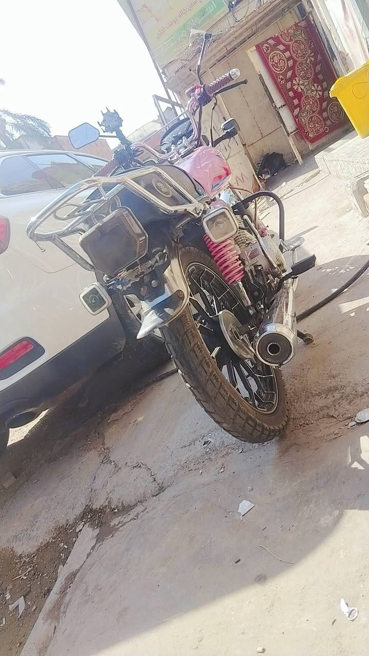 ايرانيه خمسه كير موديل 25 دراجه نقوصات الرسيطه وموضحه بالفيديو كهربائيات كلها شغاله مكينه برغي ما مفتوح بيه دراجه نظيفه وبعدها بحاله الامتياز دراجه عارضه ب 700 وبيها مجال شيء بسيط والشراي يخابر ***********
