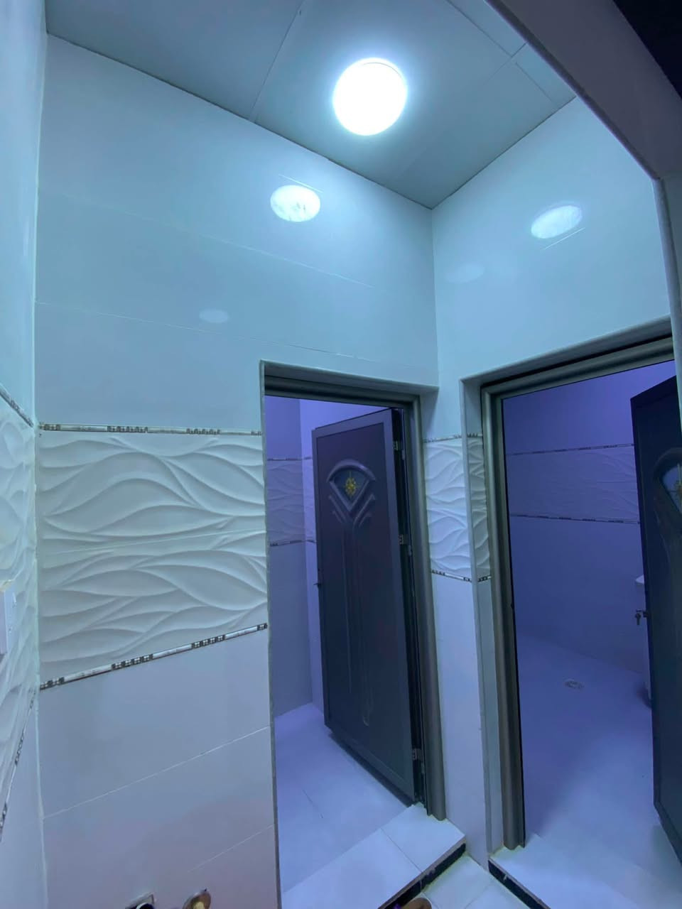 سلام عليكم بيت 🏠 للبيع طابو زراعي بسم عراقي طابقين/مساحه 200م/6غرف/طابق لاول غرفتين وصاله دوانيه مطبخ حار وبارد مشتملات داخليه وخارجيه  وكراج سياره طابق اثاني 4غرف ومشتملات البيت بي نقوصات الموقع شط العرب التنومه نهر حسن سعر170/رقم الهاتف ***********
