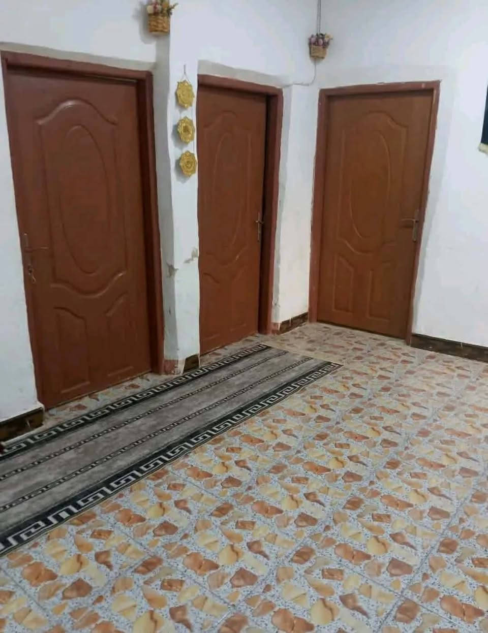 بيت لبيع معمل الكرستال
ليتكون من3غرف وصاله ومطبخ واستقبال وكراج ومحل المساحه ميتين متر طابو زراعي سند 25بيع 38 استفسار اكثر ***********
