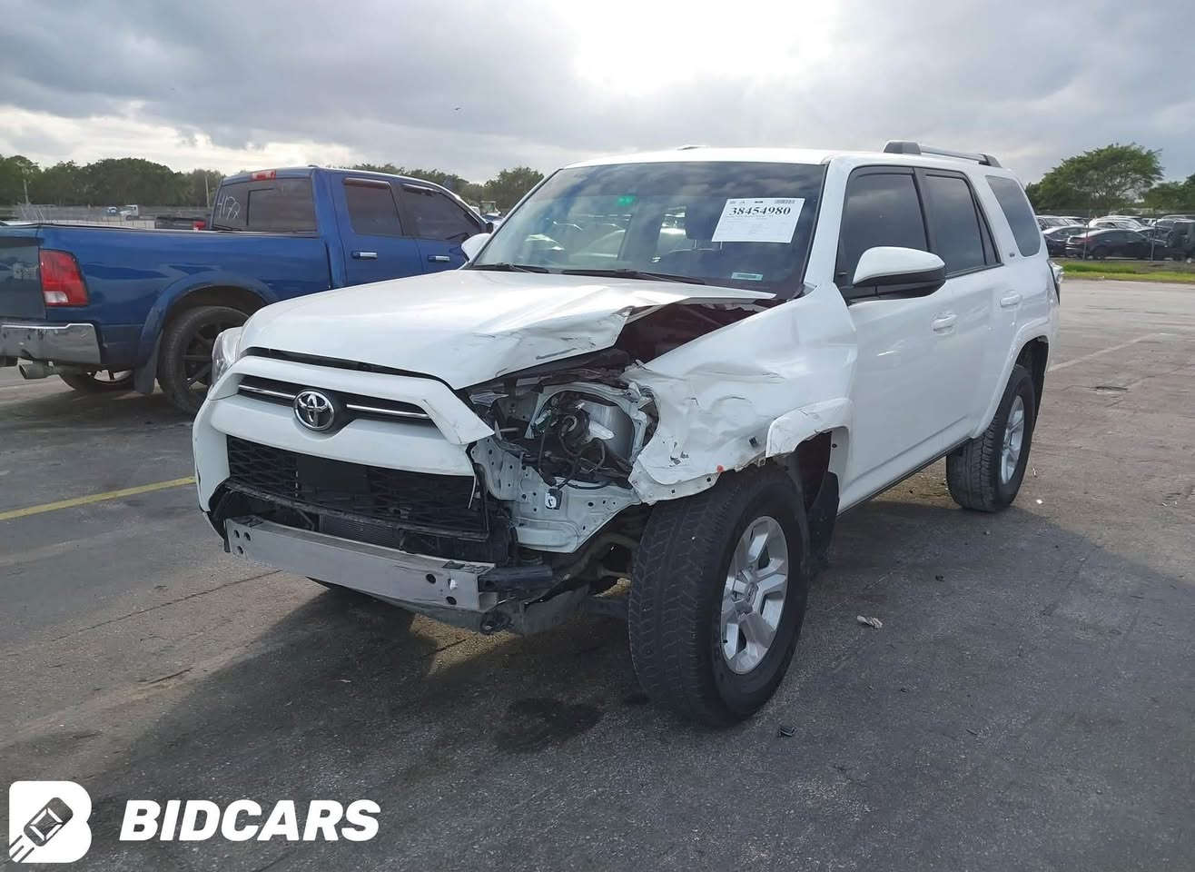 TOYOTA  4RUNNER   2023SR5 
~ تويوتا 4 رنر  
~ وارد أمريكا  
~ موديل 2023
~ محرك 6 سلندر  / V6 
~ مواصفات SR5 
~ شاشة كبير  
~ كاميرا 
~حساسات خلفيه 
~تبريد ثلج 
~ كشن جلدة كهربائية 
~ ويل كب 
~ حجم تايرات ١٧
~ 5راكب 
~ ماشيه 55 الف كيلو 
~ إيرباگات راجع  سستم 
~ طاولة خلفيه للسفرات
~حادث مثل ما تشوفون بالصور 
السياره بيها قطعة  ونص صبغ يعني جاملغ و نص البنيد 
سياره بيها اضافات تغليف دشبول وستيرن ترفيع فخامه 
السياره بيها منظومة غاز متكامله مشدوده بورشة رسميه مع الكارت يعني اقتصاديه 
السعر 26000
العنوان بغداد الجديده خلف مجمع الزهور السكني 
وأي معلومات رقمي واتس أب ***********
