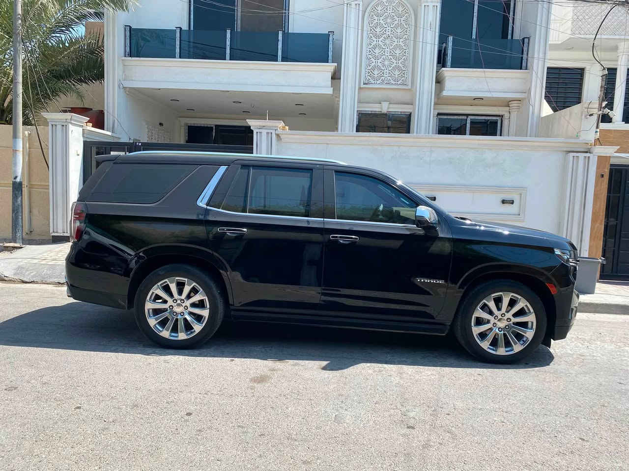 السلام عليكم تاهو بريمر 2024 معروفه مواصفاتها بلضمان ماشيه 15 الف كم مغلفه ppfمع السقف والبانوراما ودرع للزجاج الامامي 
هاتف ***********السعر  المطلوب 90 مليون
