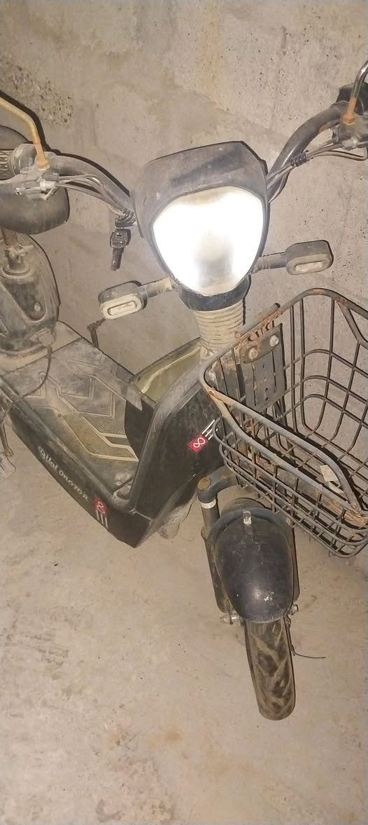 للبيع.. للبيع 
ماطور شحن شغال شرط بس يرادلها باتري وغسل 
لأن چان مدة متروكة أدفع سعر يعجبني ابيع 
للاستفسار الاتصال ***********
واتساب ***********
