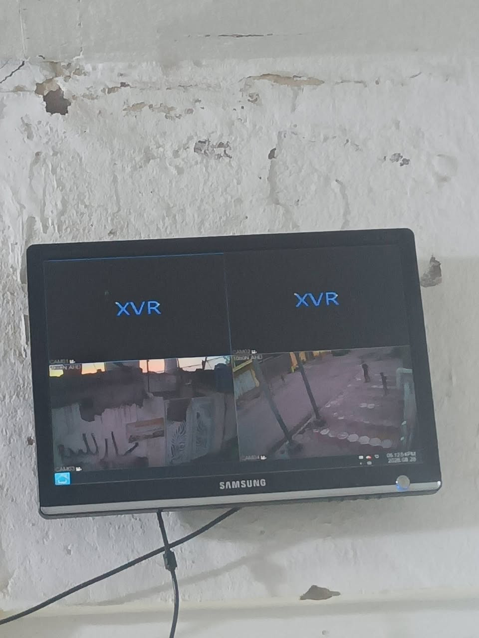 كاميرات للبيع الستفسار***********شادين اثنين واثنين باقيات للبيع هيه ولشاشه ٢٣حجمه ولسعر ١٥٠بي مجال للشراي واي استفسار رقم موجود
